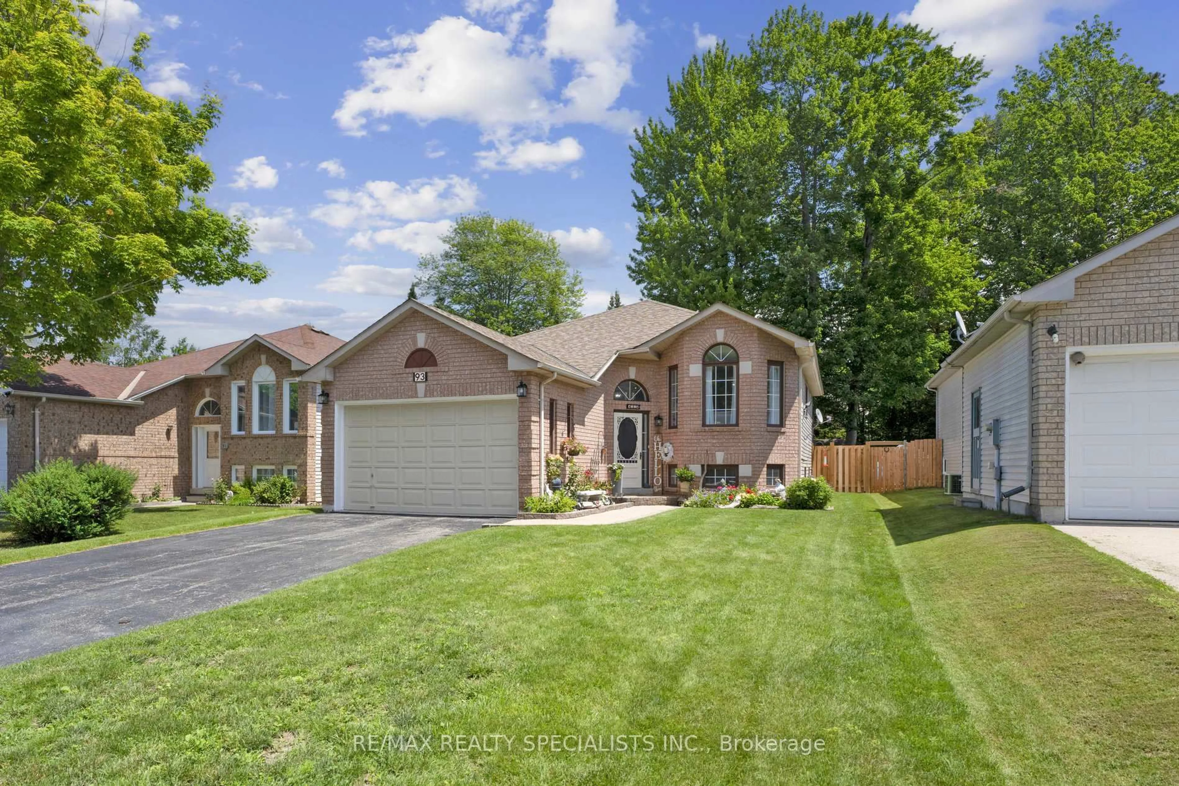 Home with brick exterior material, street for 93 Glen Eton Rd, Wasaga Beach Ontario L9Z 1E8