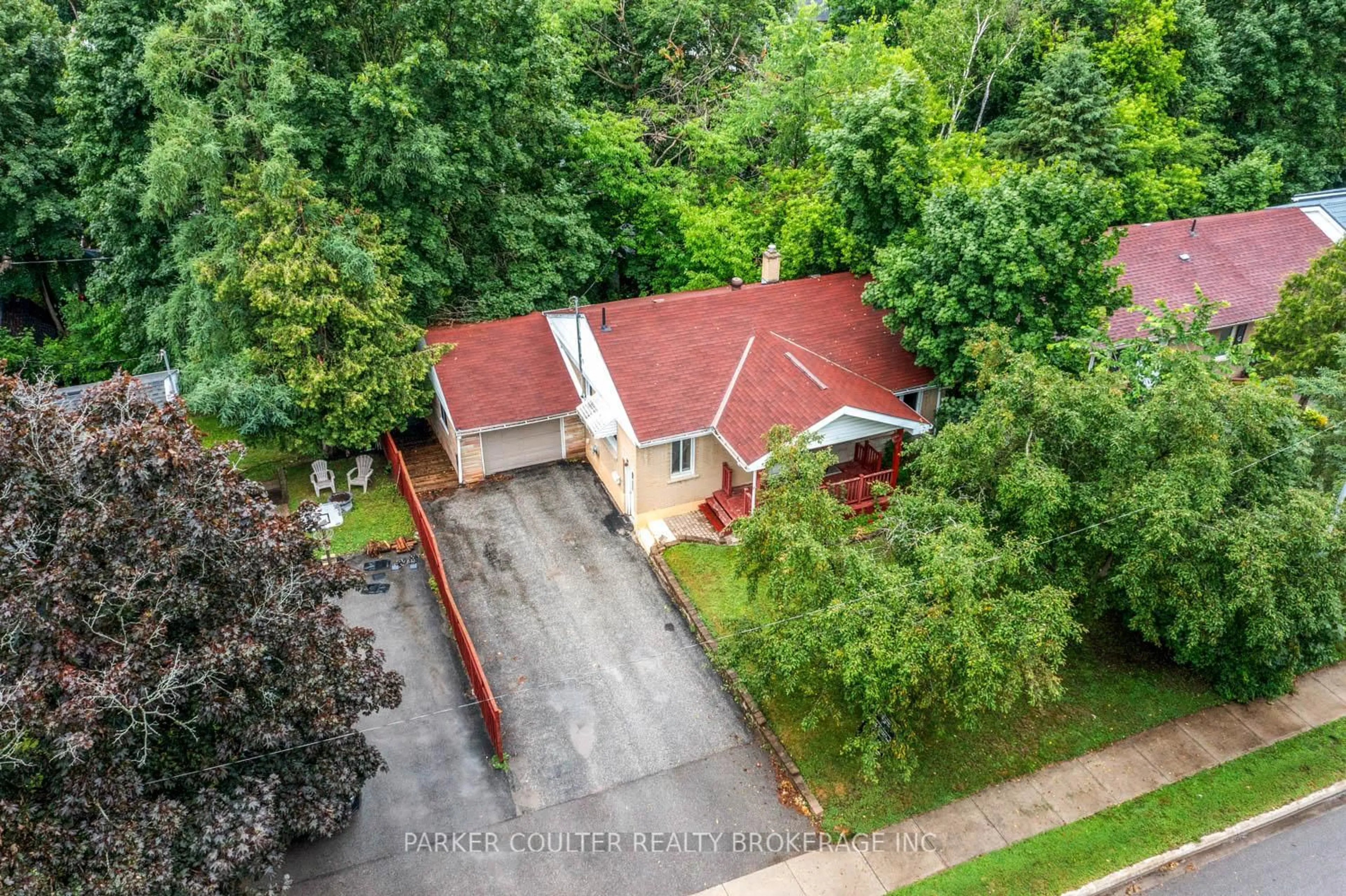 A pic from outside/outdoor area/front of a property/back of a property/a pic from drone, street for 39 Elmer Ave, Orillia Ontario L3V 2S8