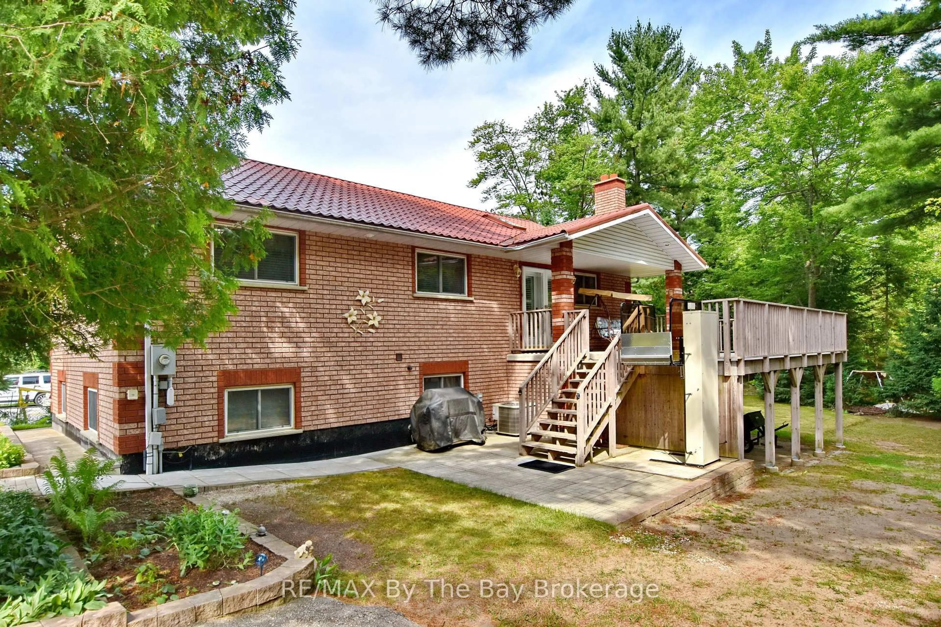 Home with brick exterior material, unknown for 106 Deerbrook Dr, Wasaga Beach Ontario L9Z 2M8