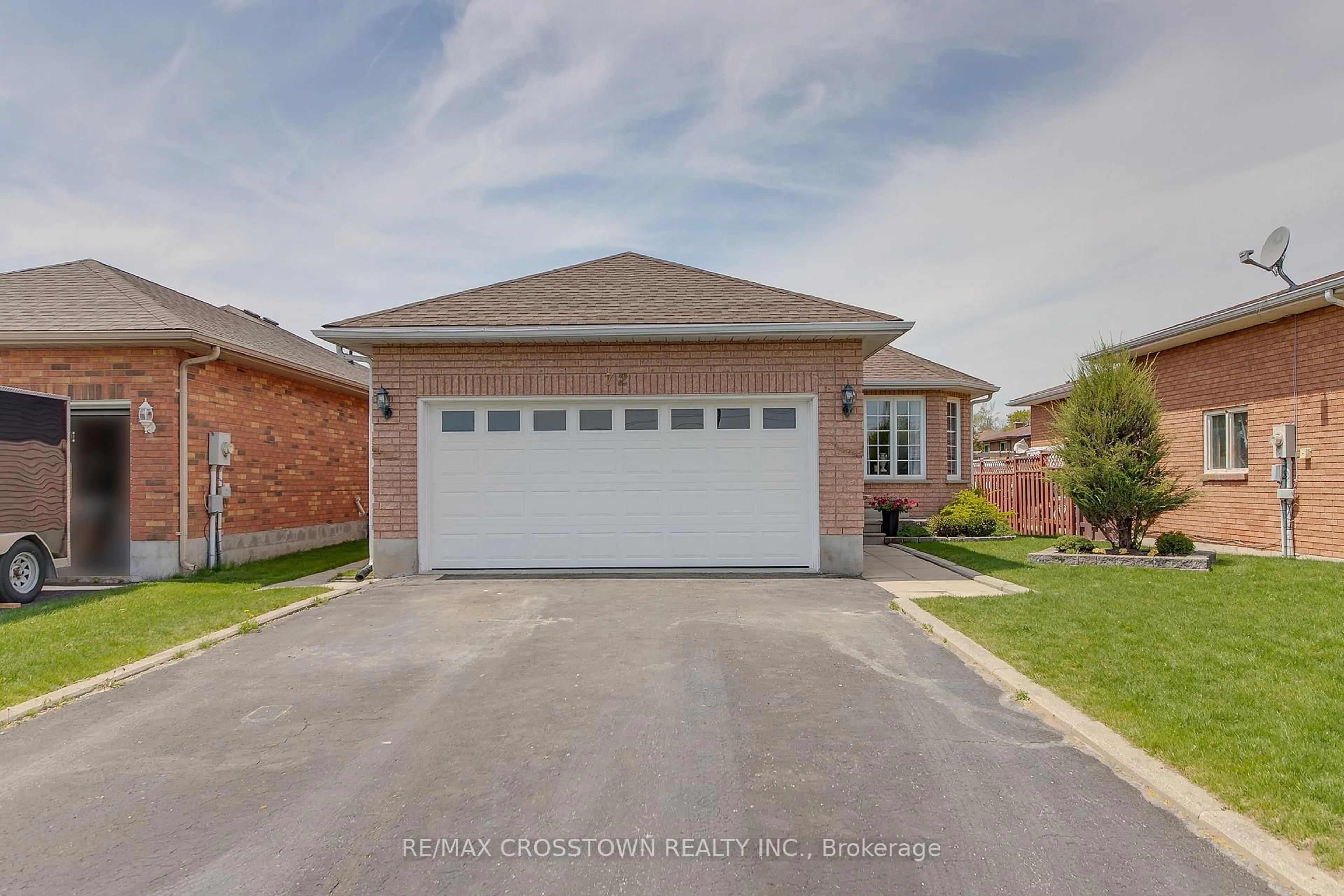 Home with brick exterior material, street for 72 Buchanan St, Barrie Ontario L4M 6B7