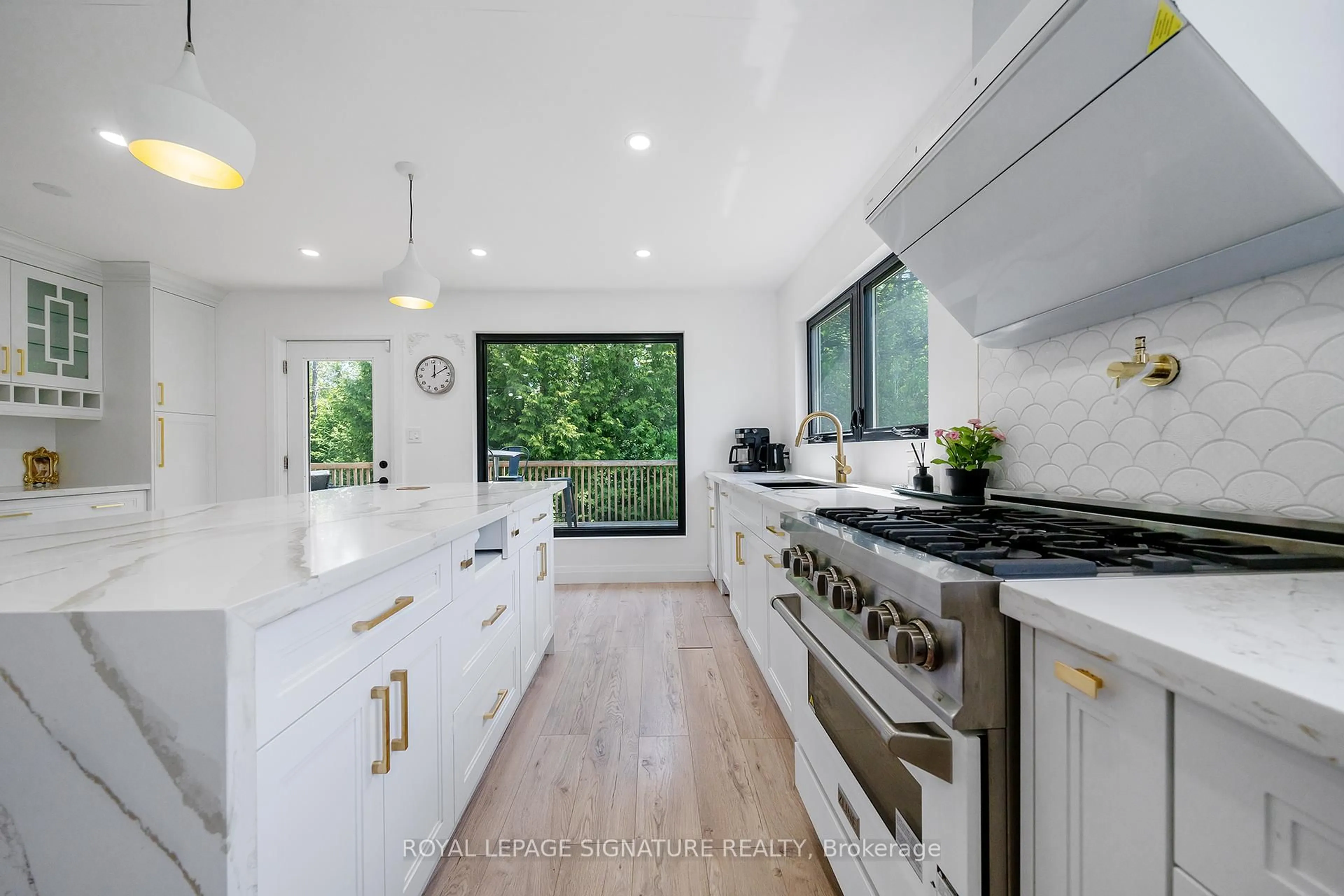 Contemporary kitchen, ceramic/tile floor for 20 HILLVIEW Cres, Springwater Ontario L0L 1X0