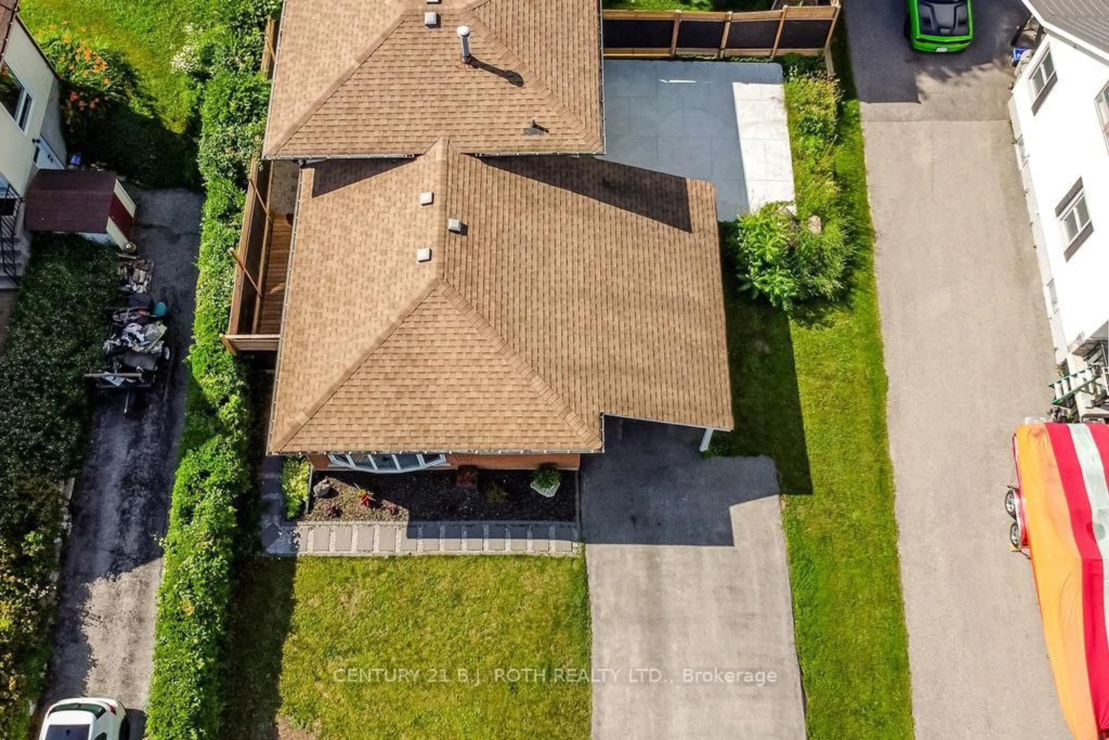A pic from outside/outdoor area/front of a property/back of a property/a pic from drone, street for 21 ARGYLE Ave, Orillia Ontario L3V 2V5