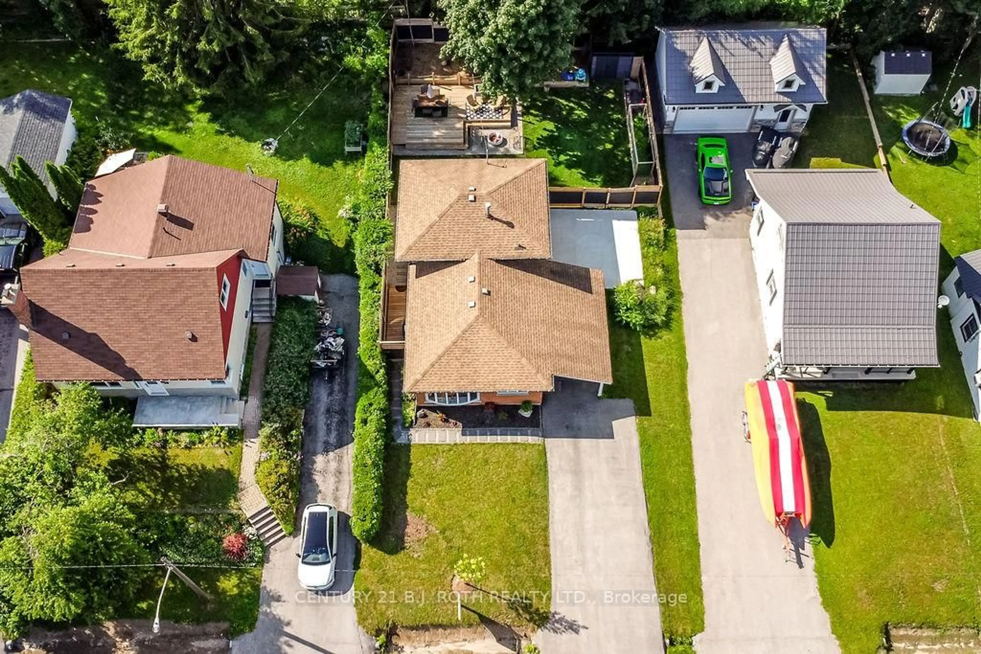 A pic from outside/outdoor area/front of a property/back of a property/a pic from drone, street for 21 ARGYLE Ave, Orillia Ontario L3V 2V5