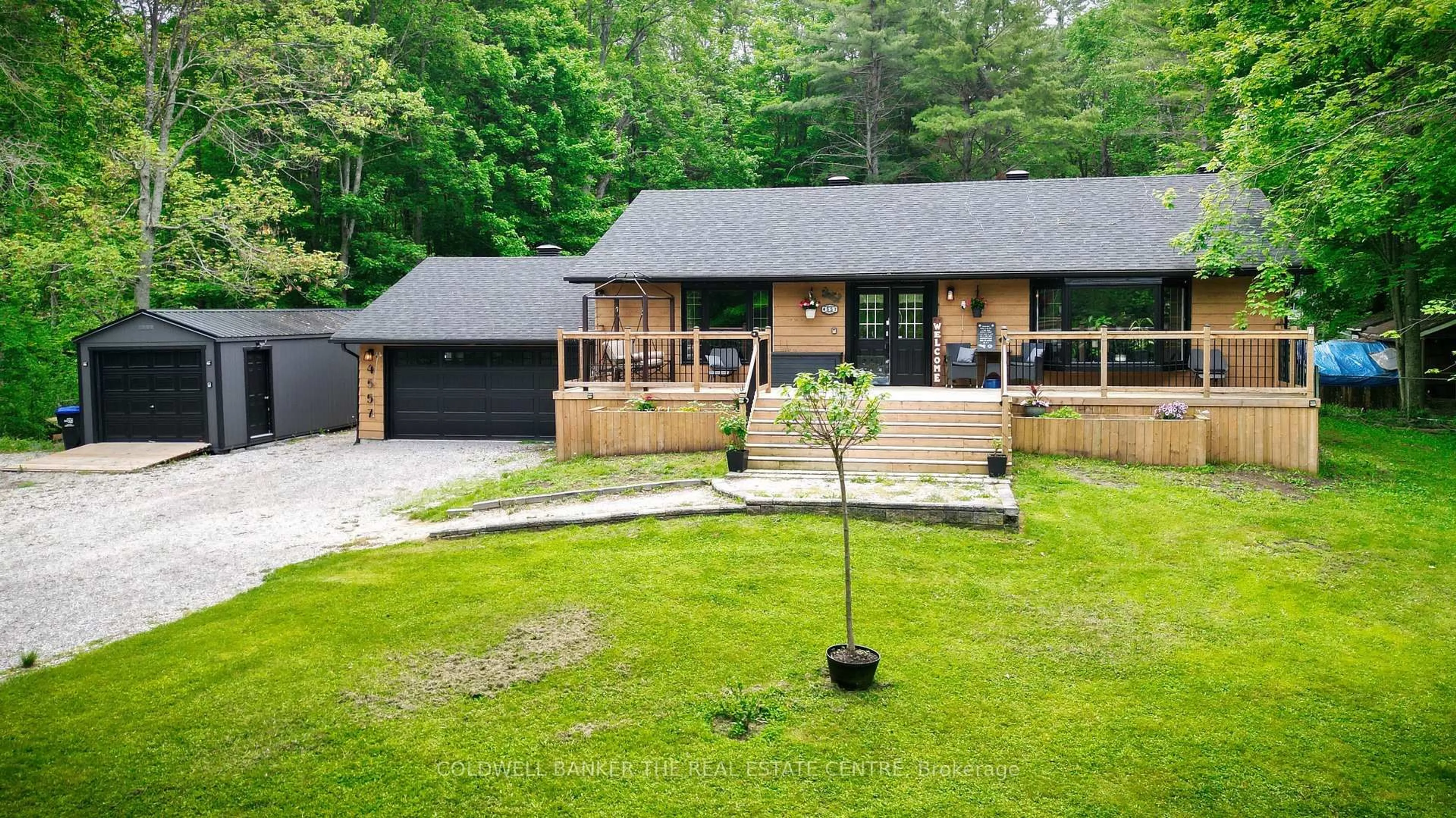 A pic from outside/outdoor area/front of a property/back of a property/a pic from drone, street for 4557 Trent Tr, Severn Ontario L0K 2B0
