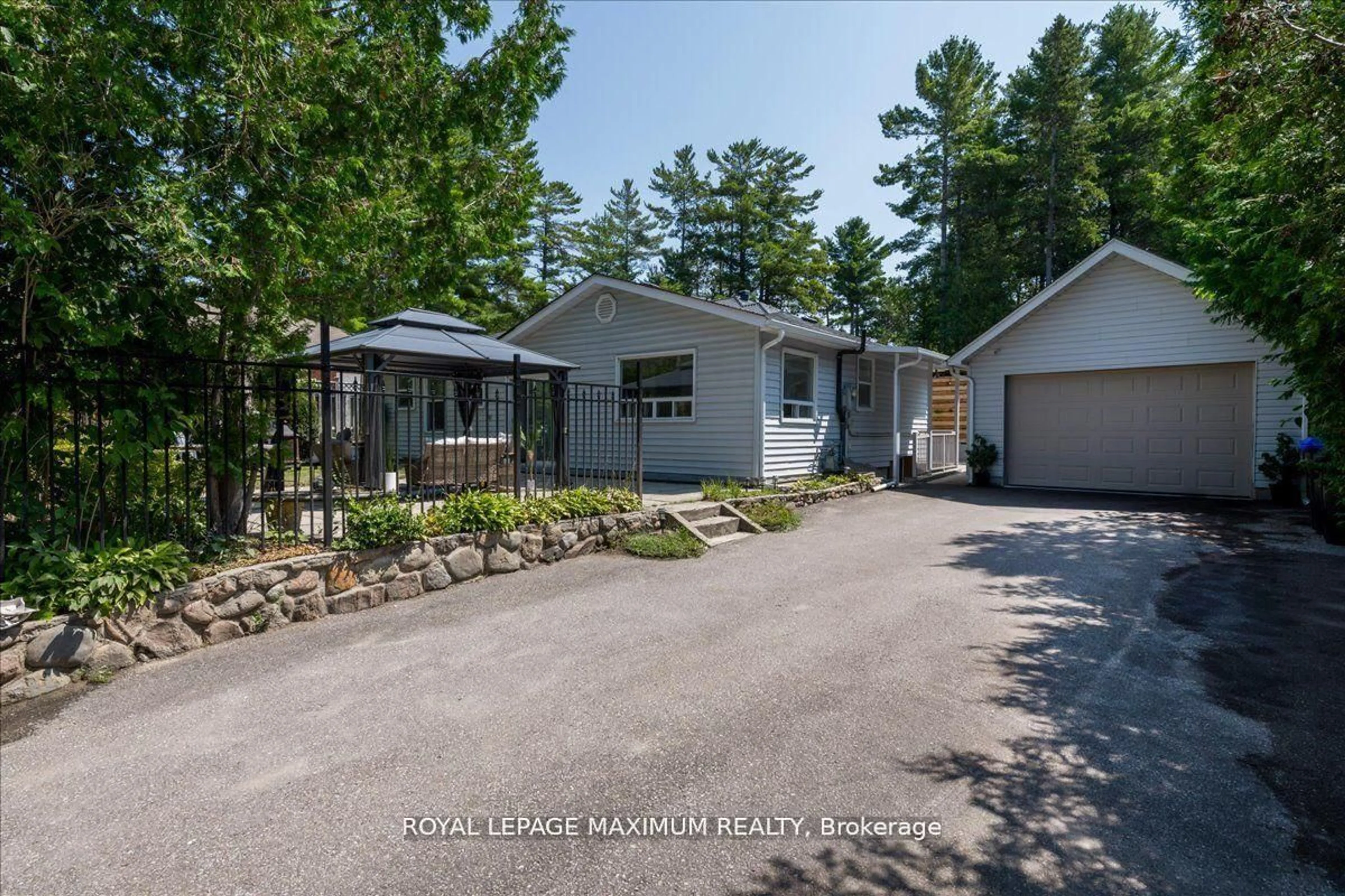 A pic from outside/outdoor area/front of a property/back of a property/a pic from drone, street for 749 River Rd, Wasaga Beach Ontario L9Z 2M4