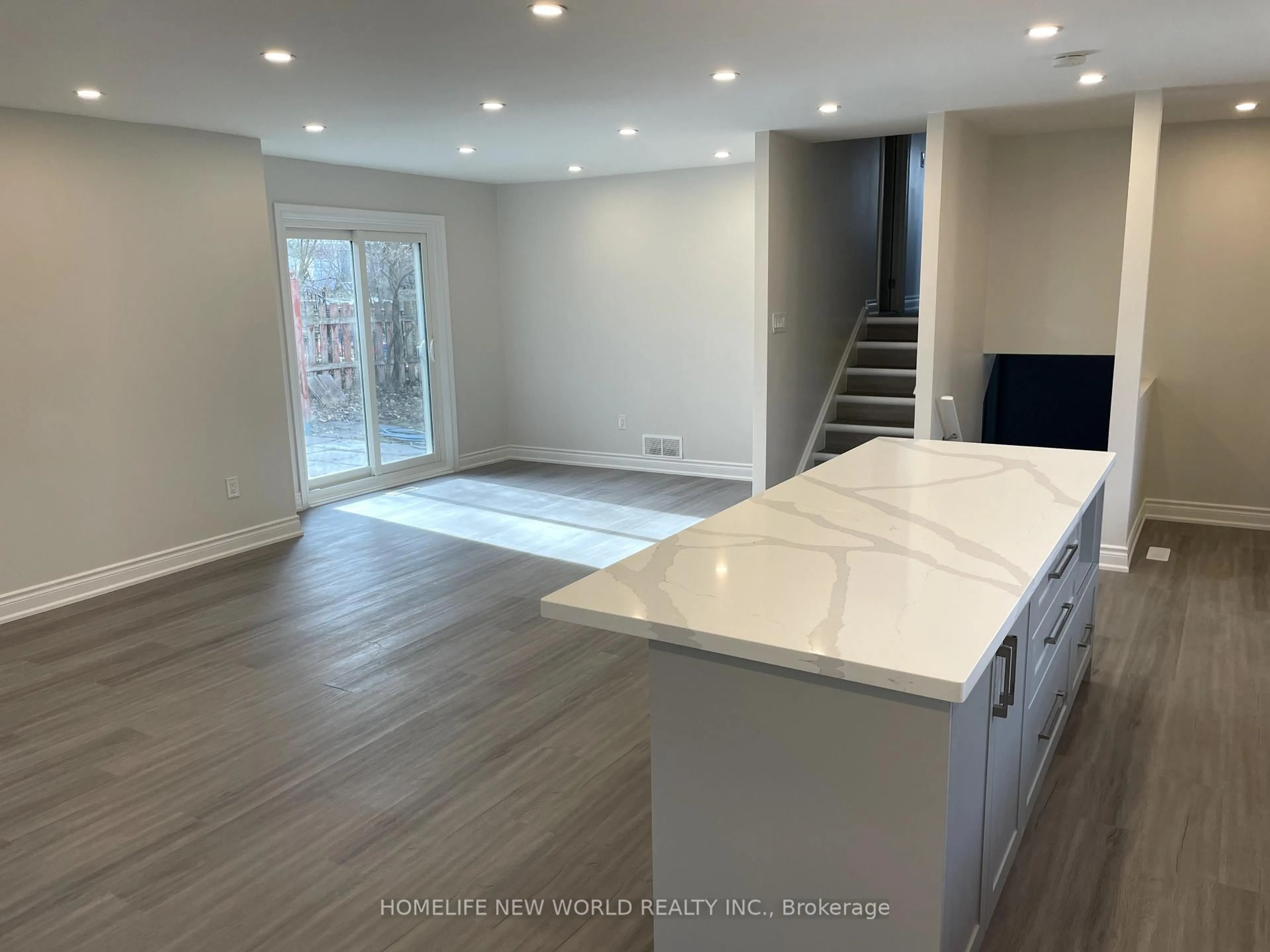 Open concept kitchen, unknown for 8 Maplehurst Cres, Barrie Ontario L4M 4X2
