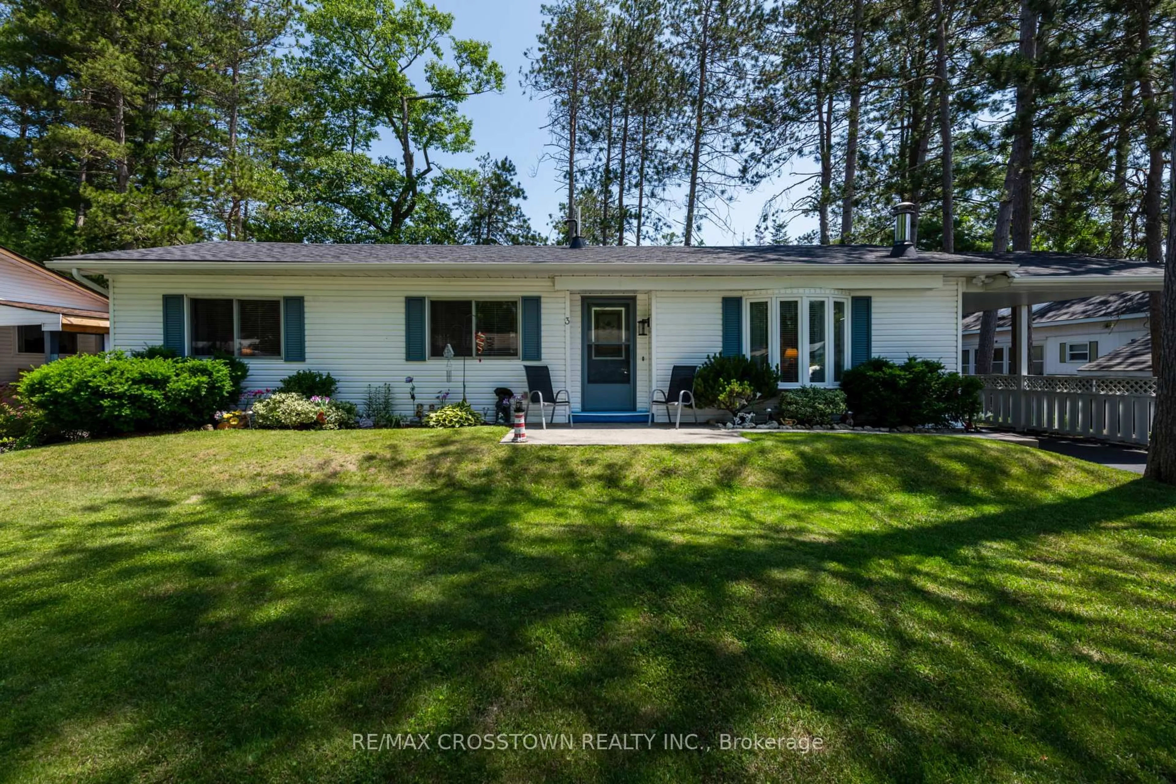 Home with vinyl exterior material, unknown for 3 Carruthers St, Wasaga Beach Ontario L9Z 1K2