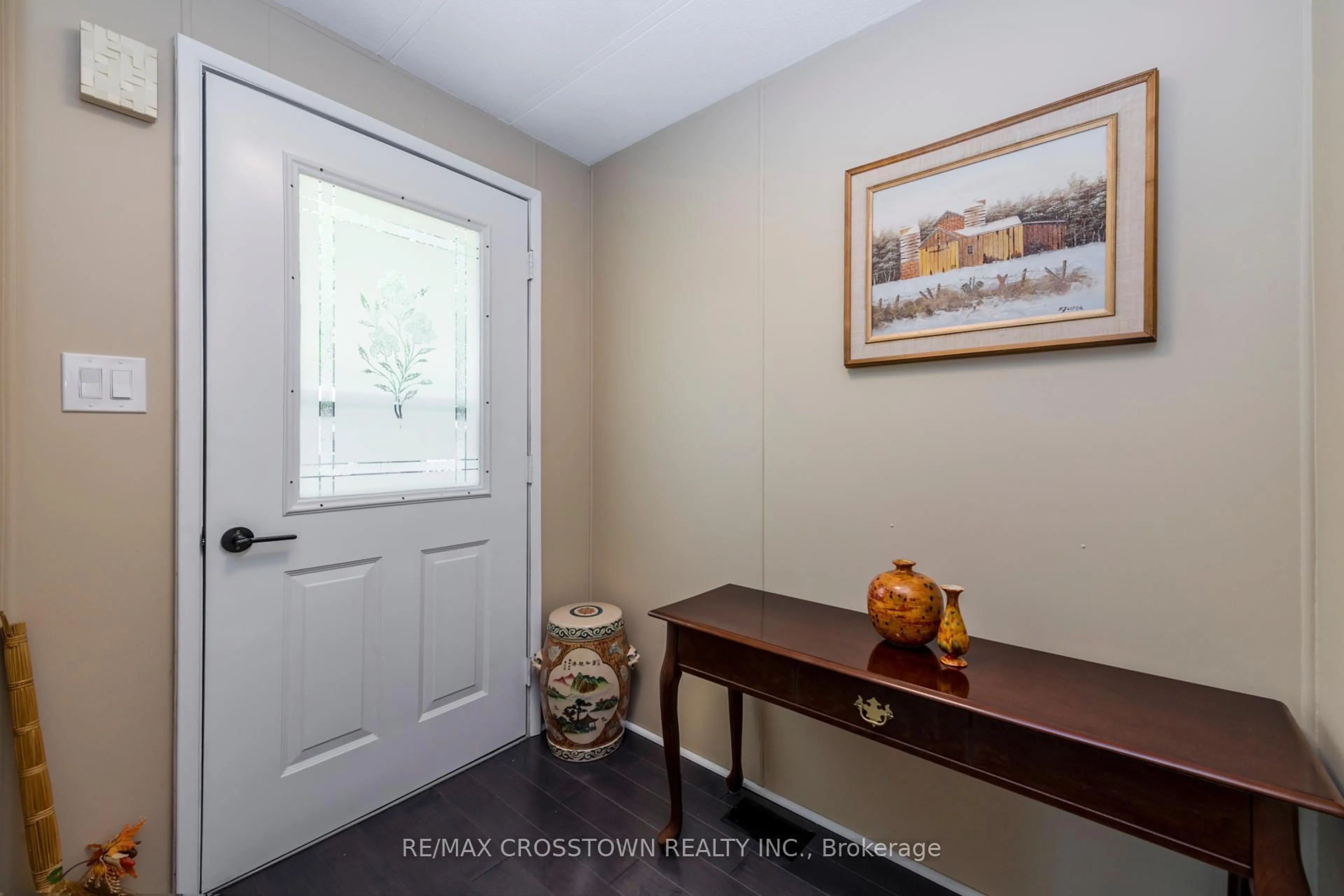 Indoor entryway for 3 Carruthers St, Wasaga Beach Ontario L9Z 1K2