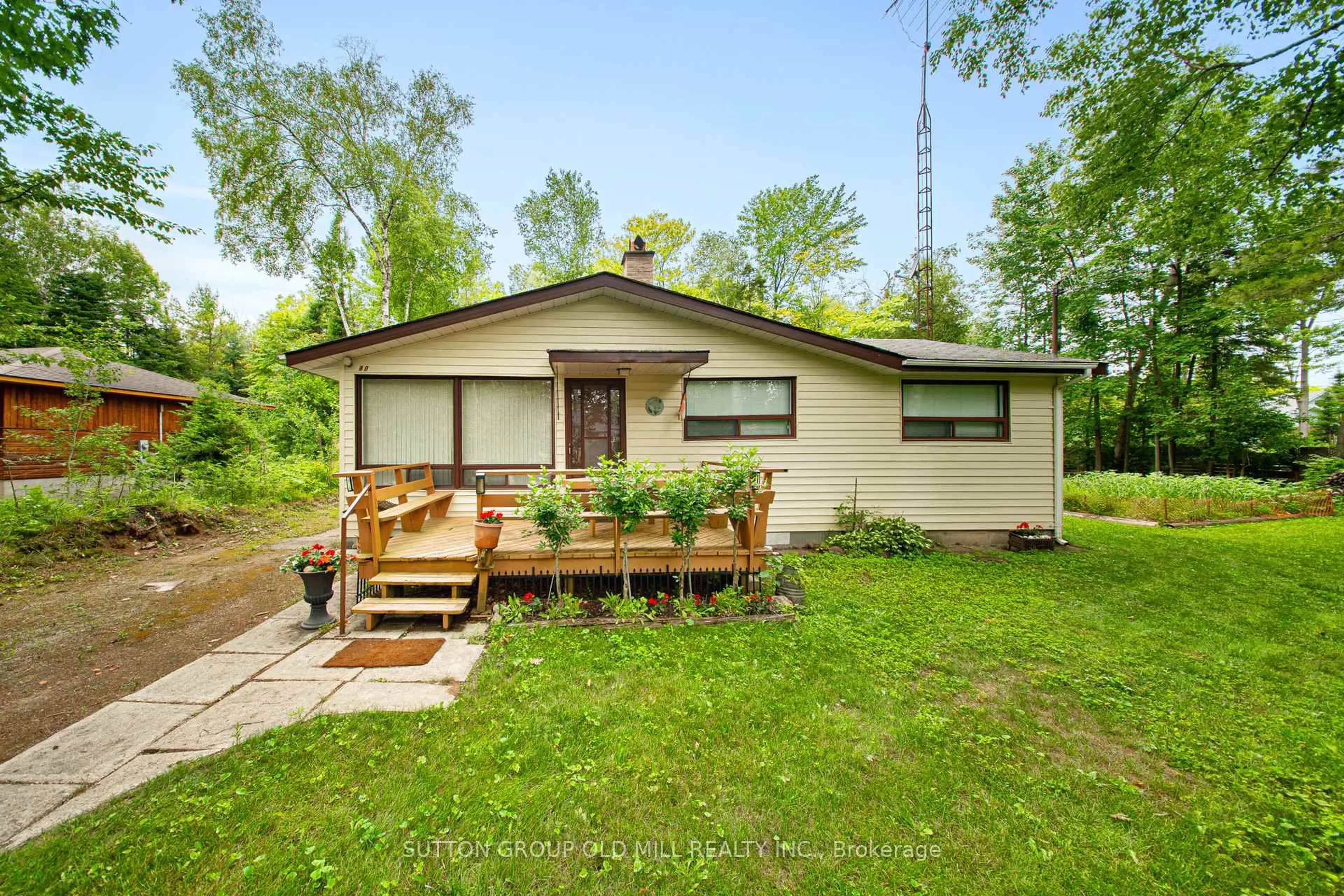 A pic from outside/outdoor area/front of a property/back of a property/a pic from drone, unknown for 42 55th St, Wasaga Beach Ontario L9Z 1W9