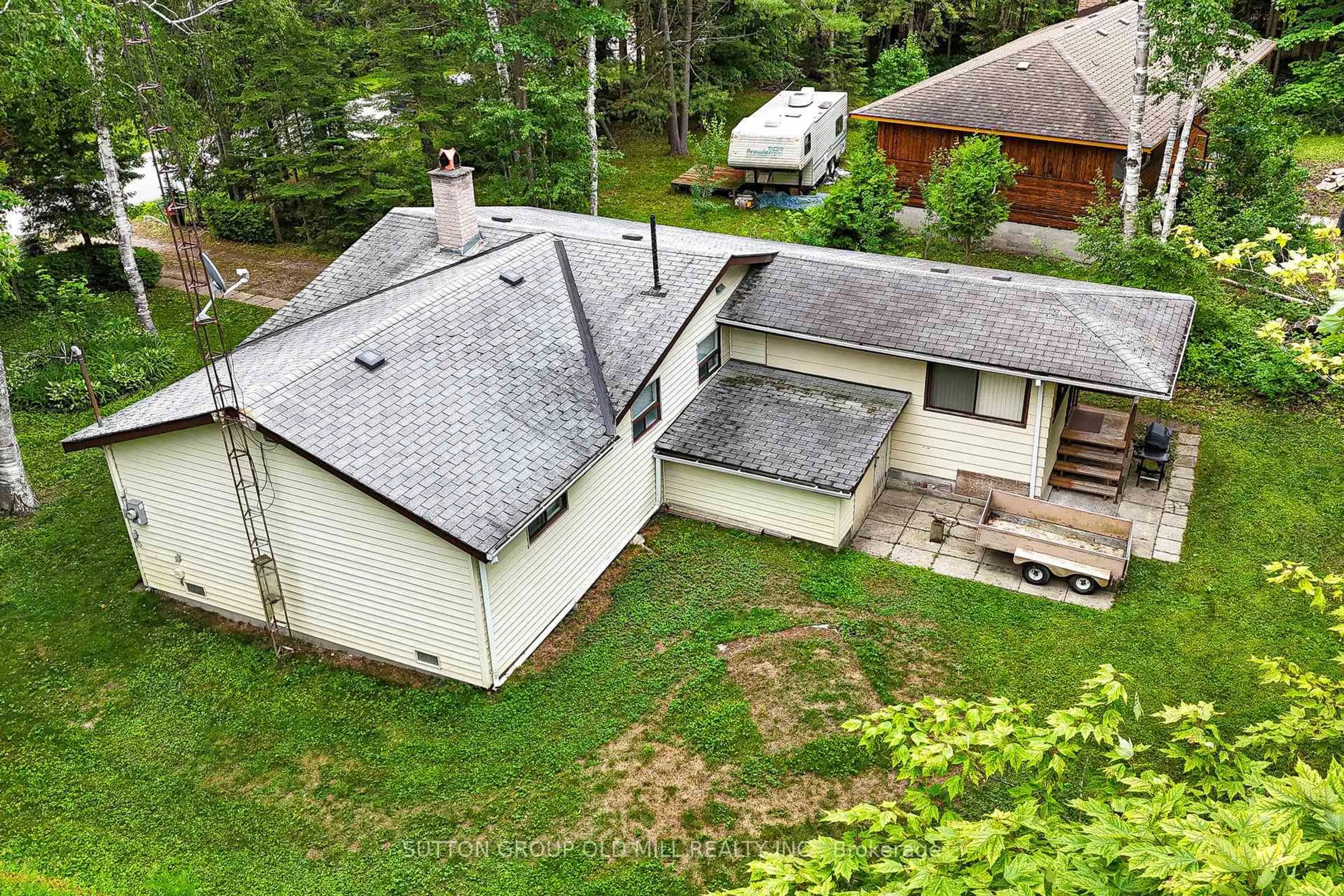 A pic from outside/outdoor area/front of a property/back of a property/a pic from drone, unknown for 42 55th St, Wasaga Beach Ontario L9Z 1W9