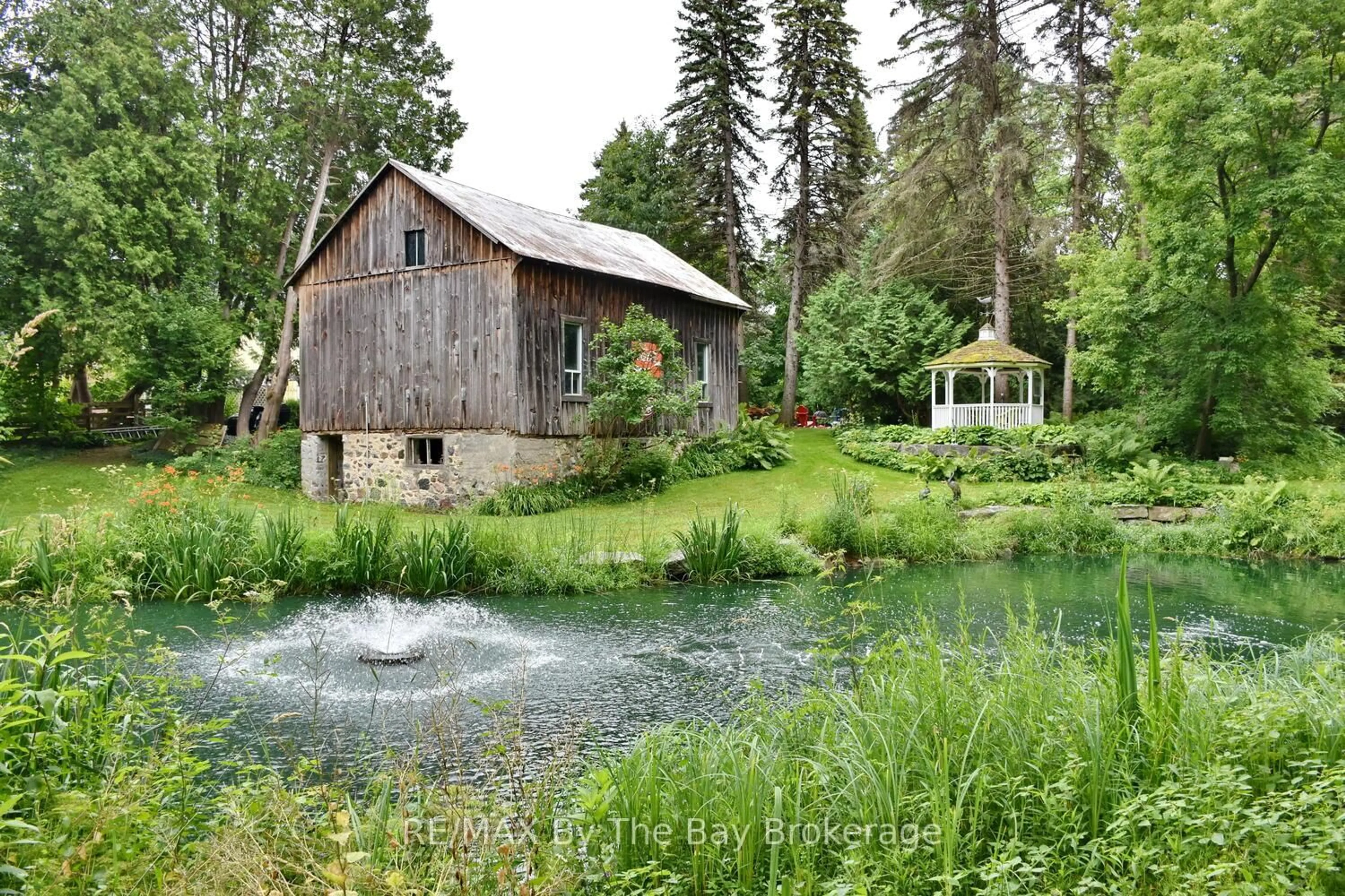 Shed for 214 Elm St, Clearview Ontario L0M 1S0