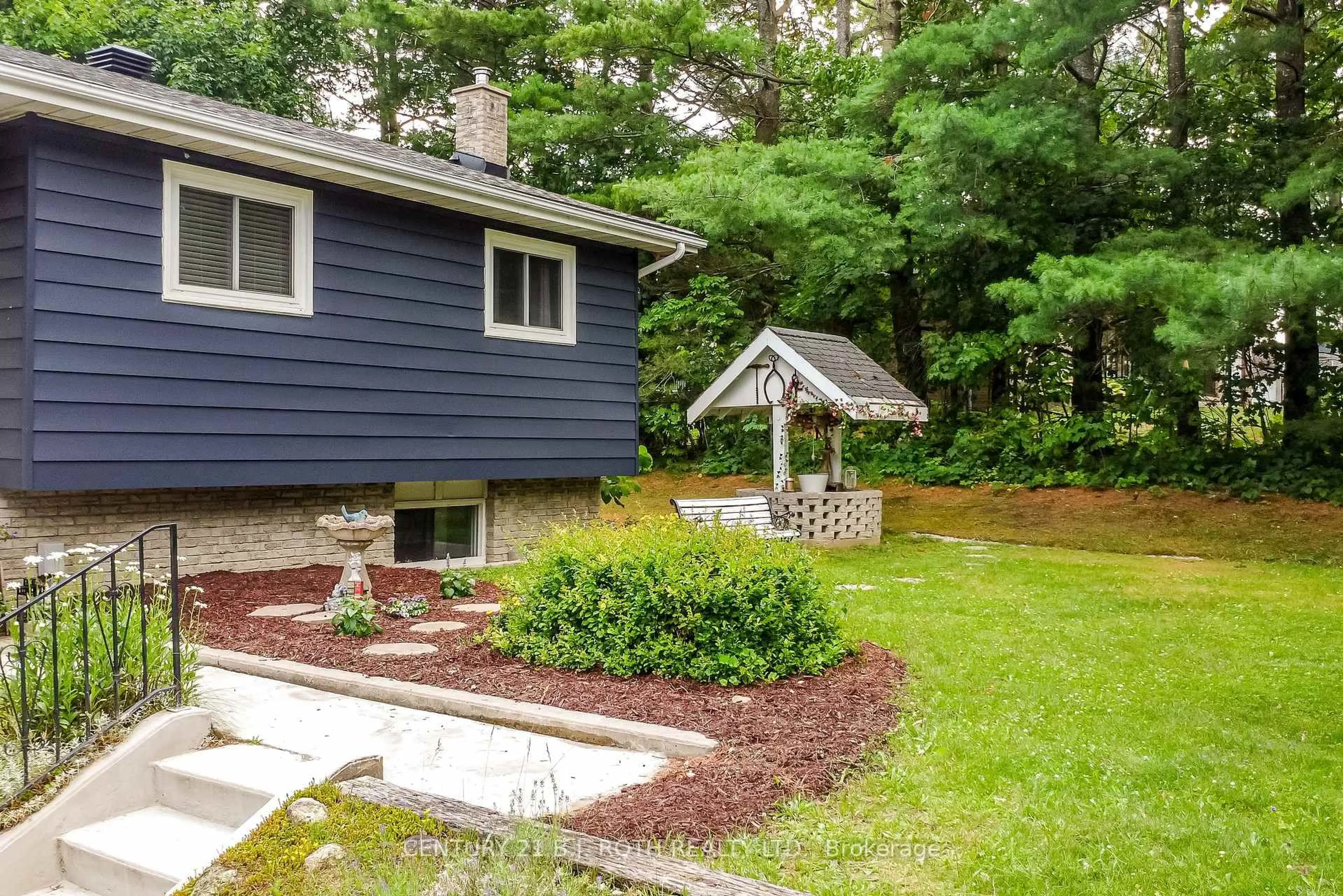Home with vinyl exterior material, street for 23 Conder Dr, Oro-Medonte Ontario L0K 1E0