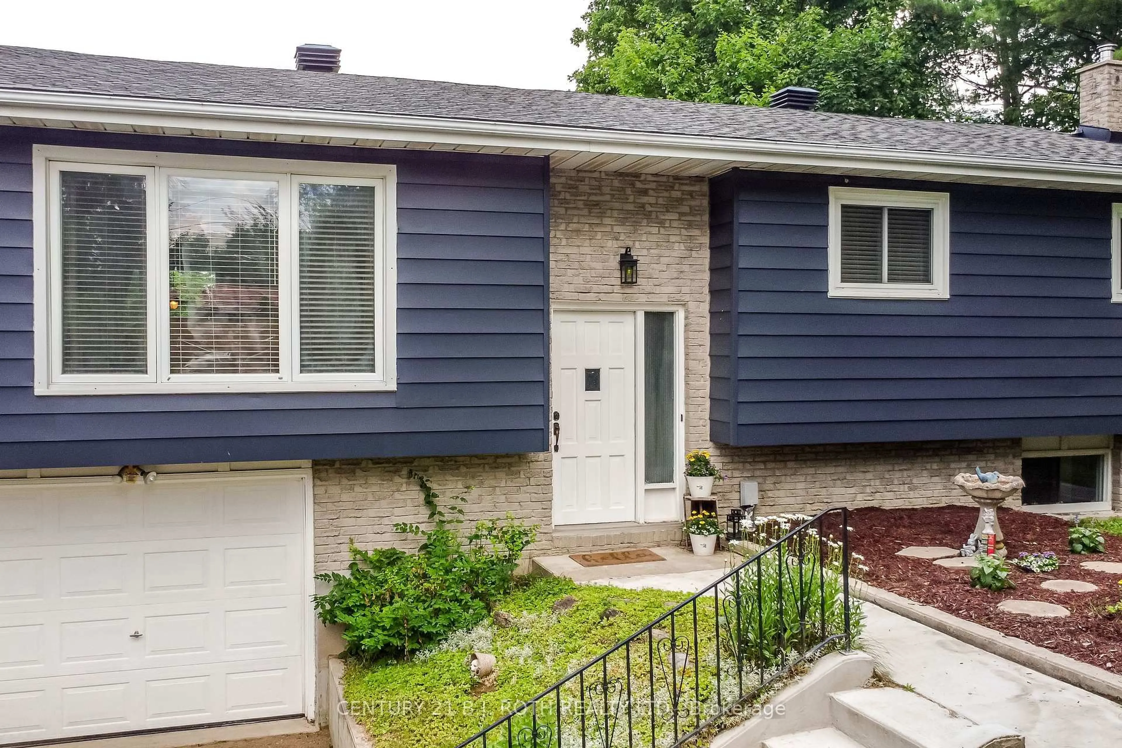 Home with vinyl exterior material, street for 23 Conder Dr, Oro-Medonte Ontario L0K 1E0