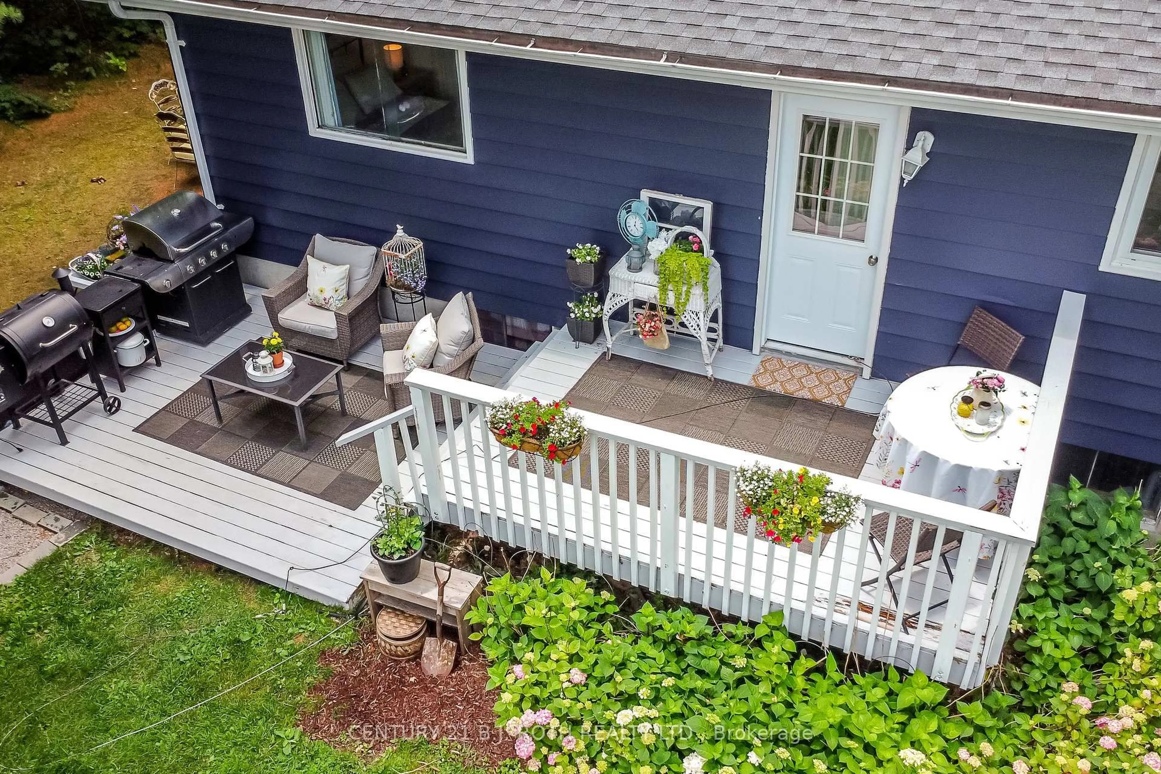 Patio, street for 23 Conder Dr, Oro-Medonte Ontario L0K 1E0