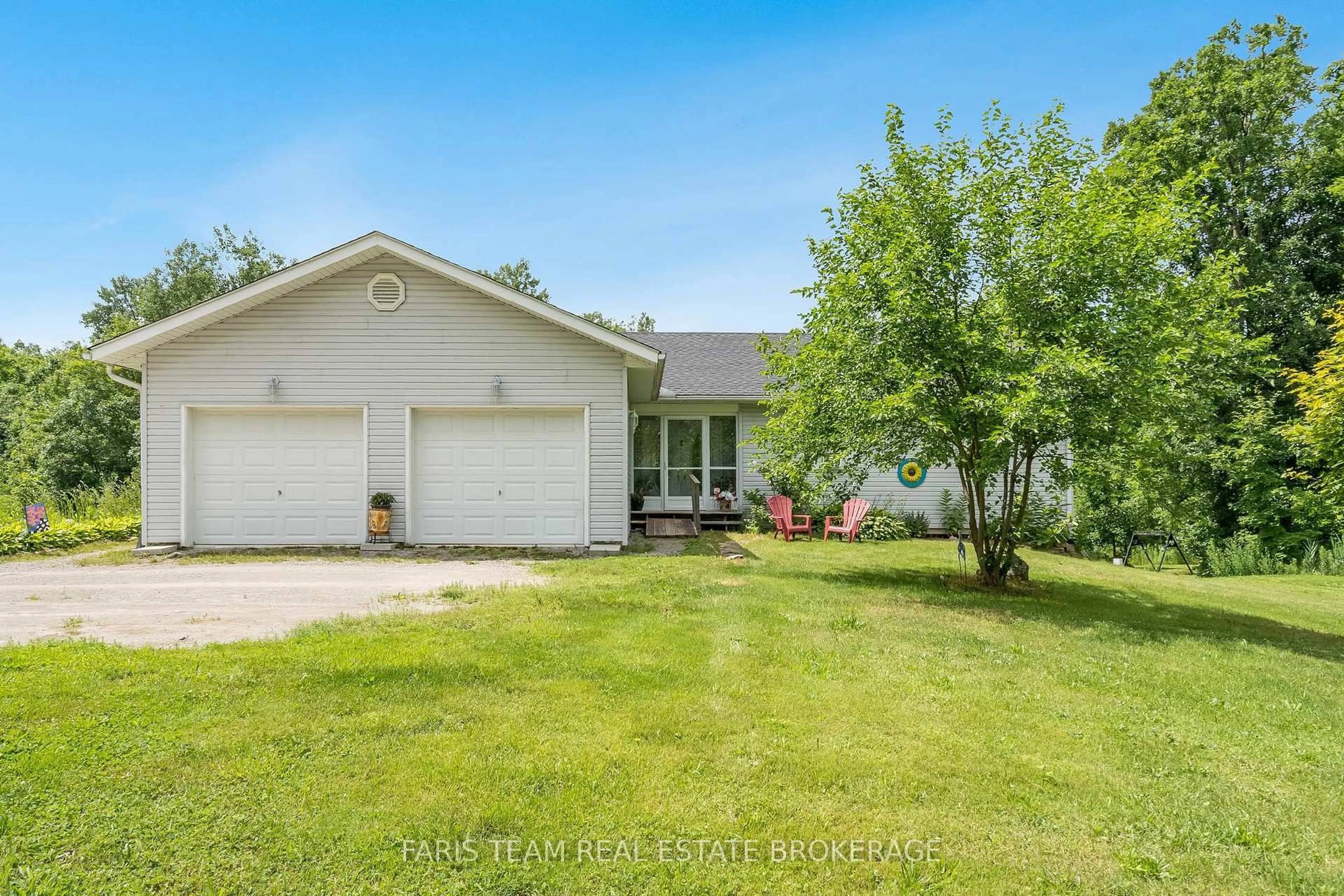 A pic from outside/outdoor area/front of a property/back of a property/a pic from drone, street for 1280 Mount Stephen Rd, Severn Ontario L0K 2E0