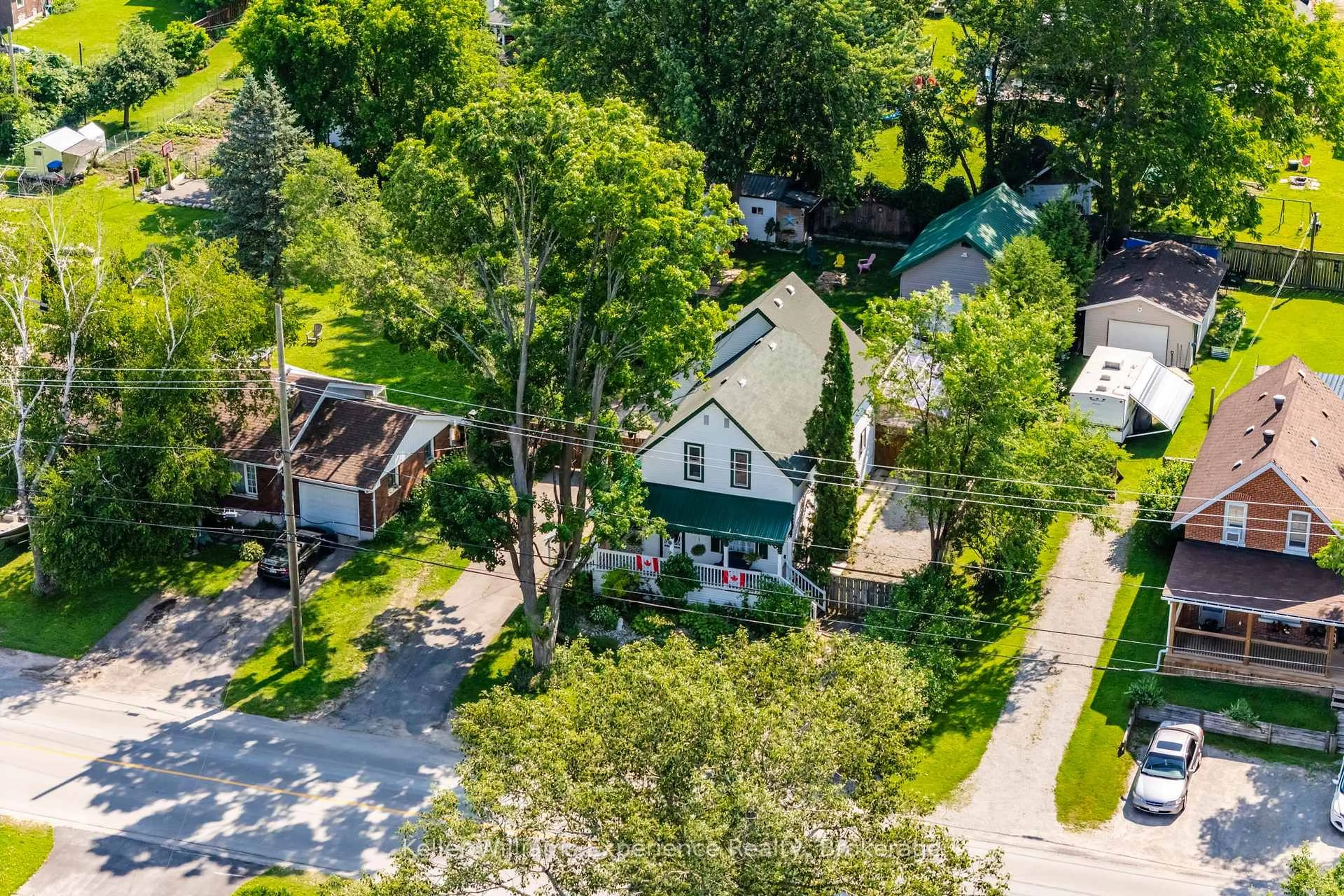 A pic from outside/outdoor area/front of a property/back of a property/a pic from drone, street for 91 Fox St, Penetanguishene Ontario L9M 1C8