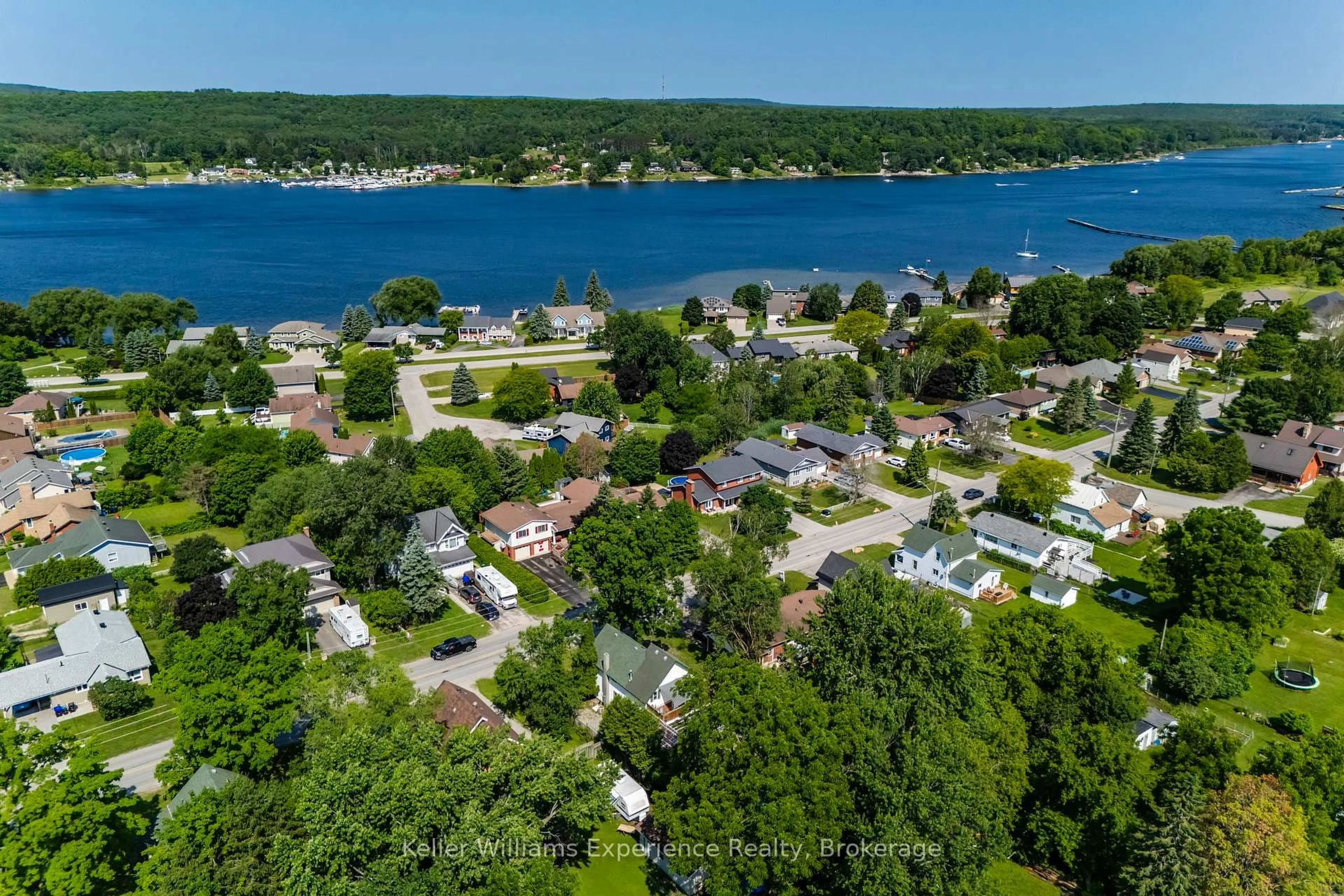 A pic from outside/outdoor area/front of a property/back of a property/a pic from drone, water/lake/river/ocean view for 91 Fox St, Penetanguishene Ontario L9M 1C8