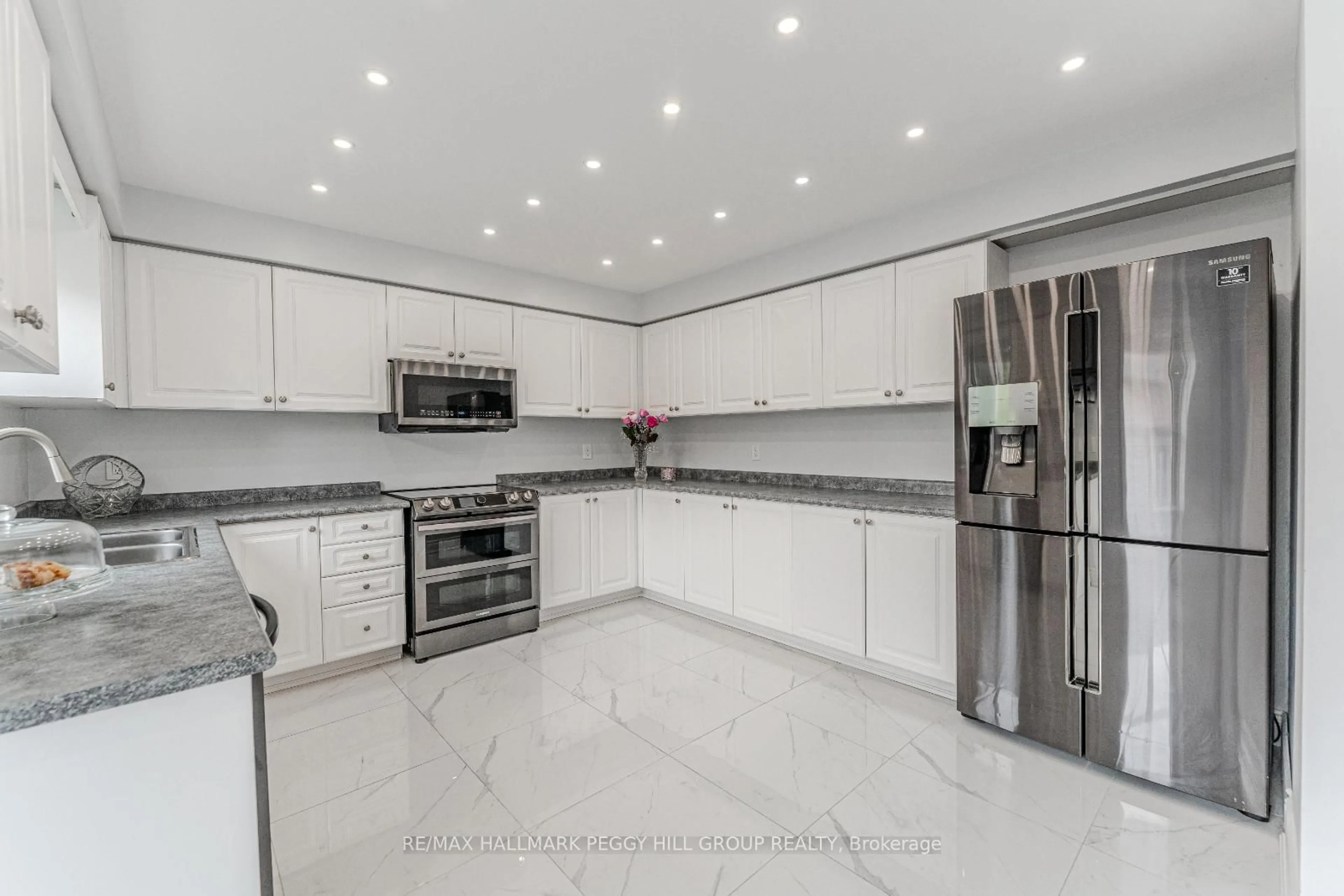 Contemporary kitchen, ceramic/tile floor for 112 Widgeon St, Barrie Ontario L4N 8W2