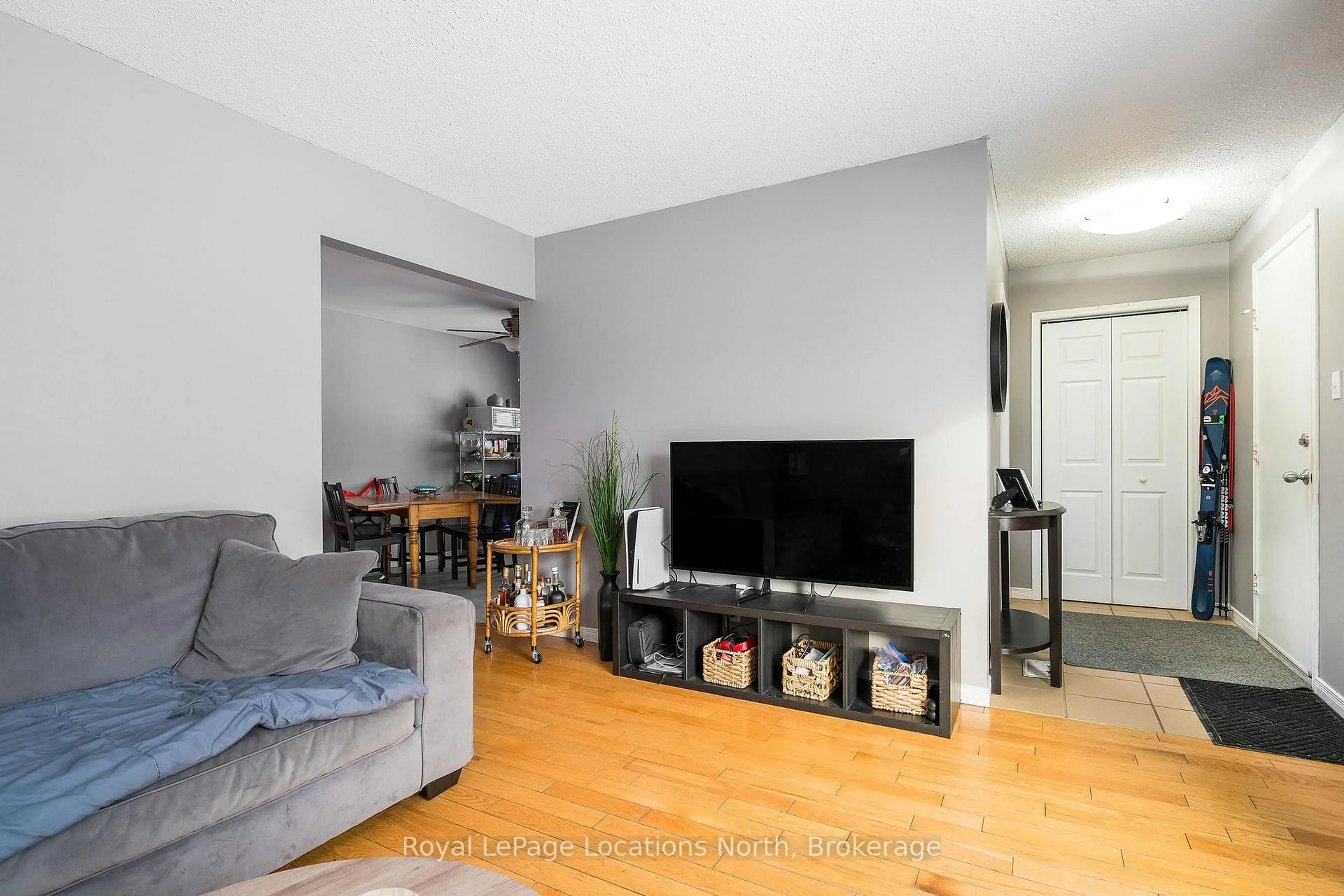 Living room with furniture, unknown for 38 Sproule Ave, Collingwood Ontario L9Y 4L5