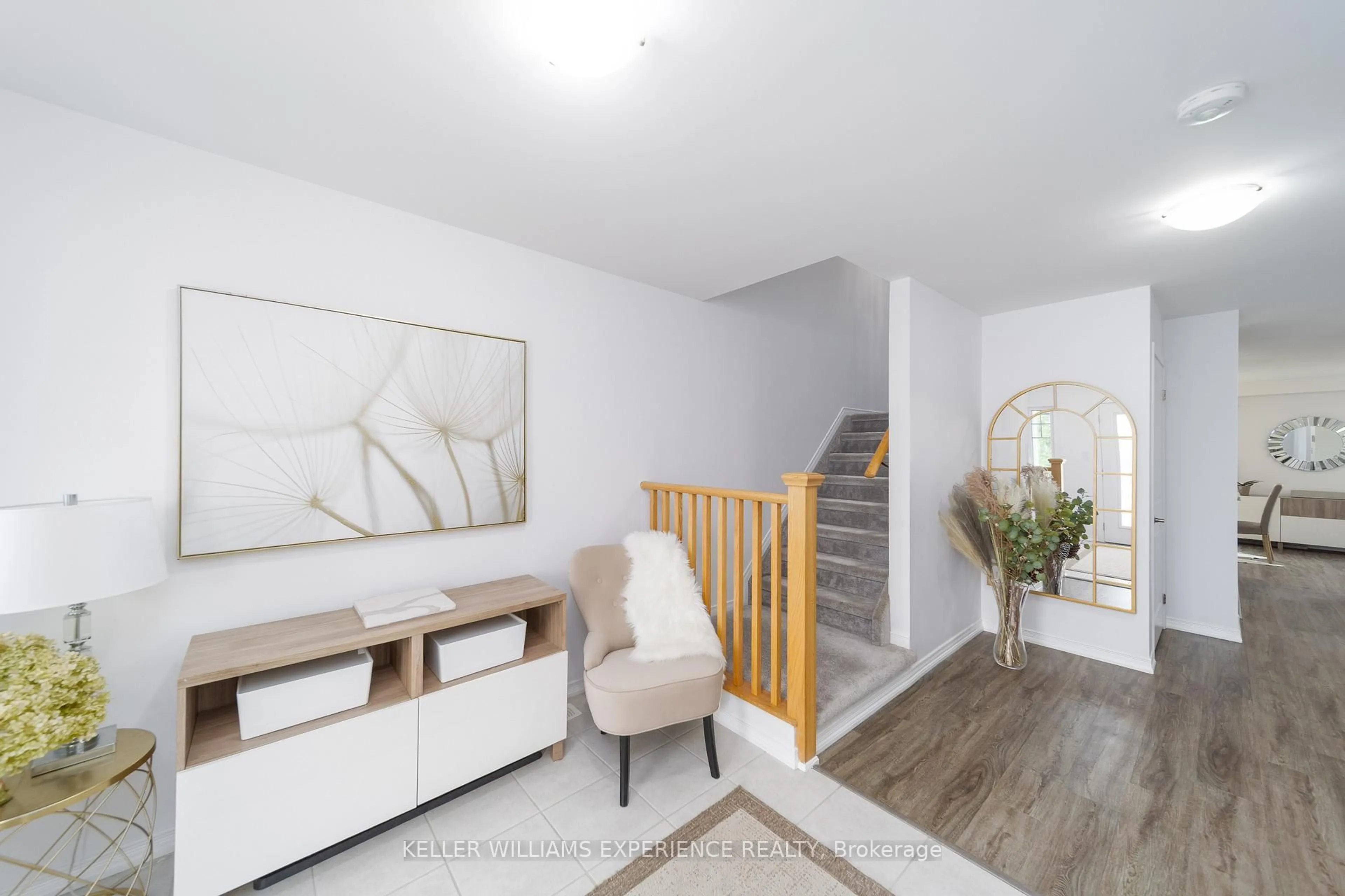 Indoor entryway for 76 Mabern St, Barrie Ontario L9J 0J2