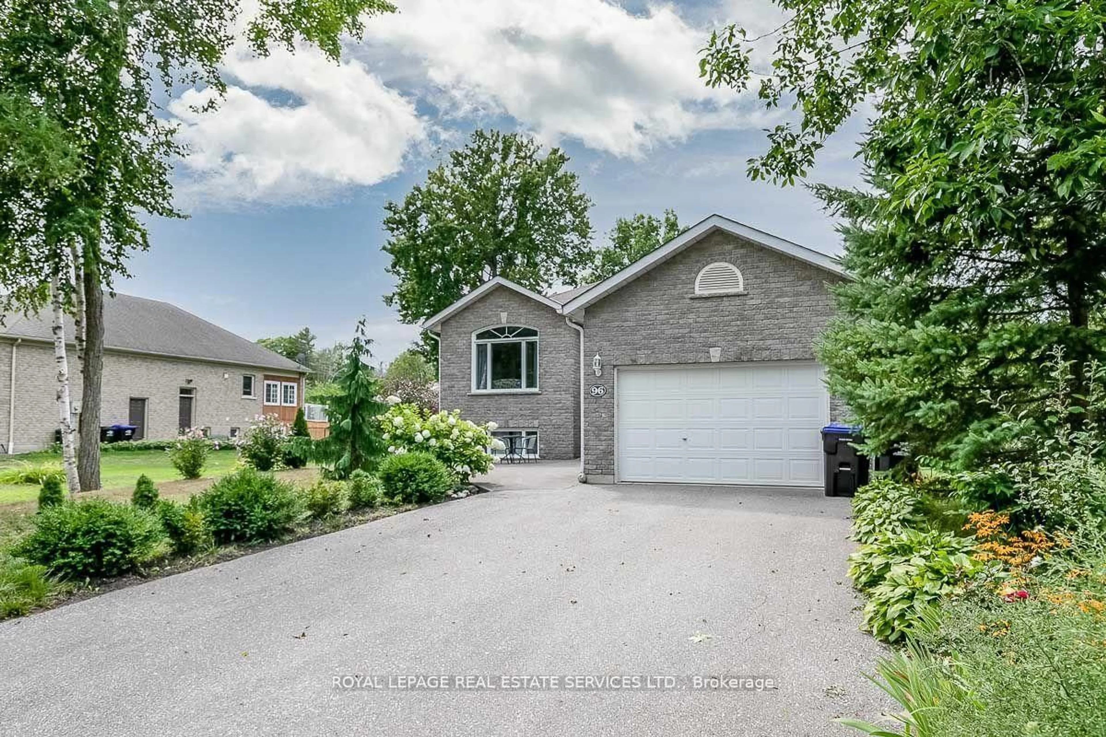 A pic from outside/outdoor area/front of a property/back of a property/a pic from drone, street for 96 46th St, Wasaga Beach Ontario L9Z 1Y7