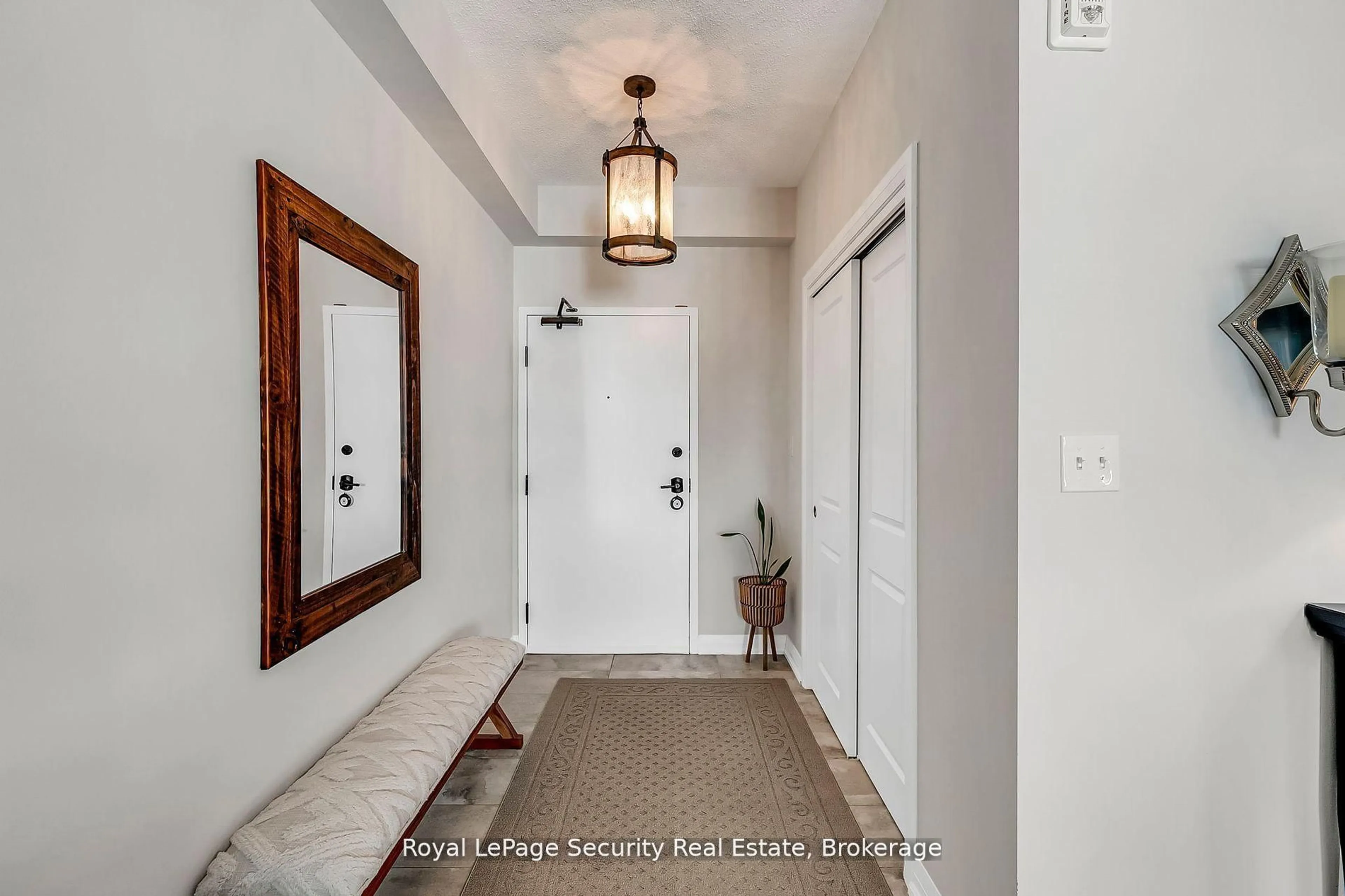 Indoor entryway for 54 Koda St #217, Barrie Ontario L9J 0J6