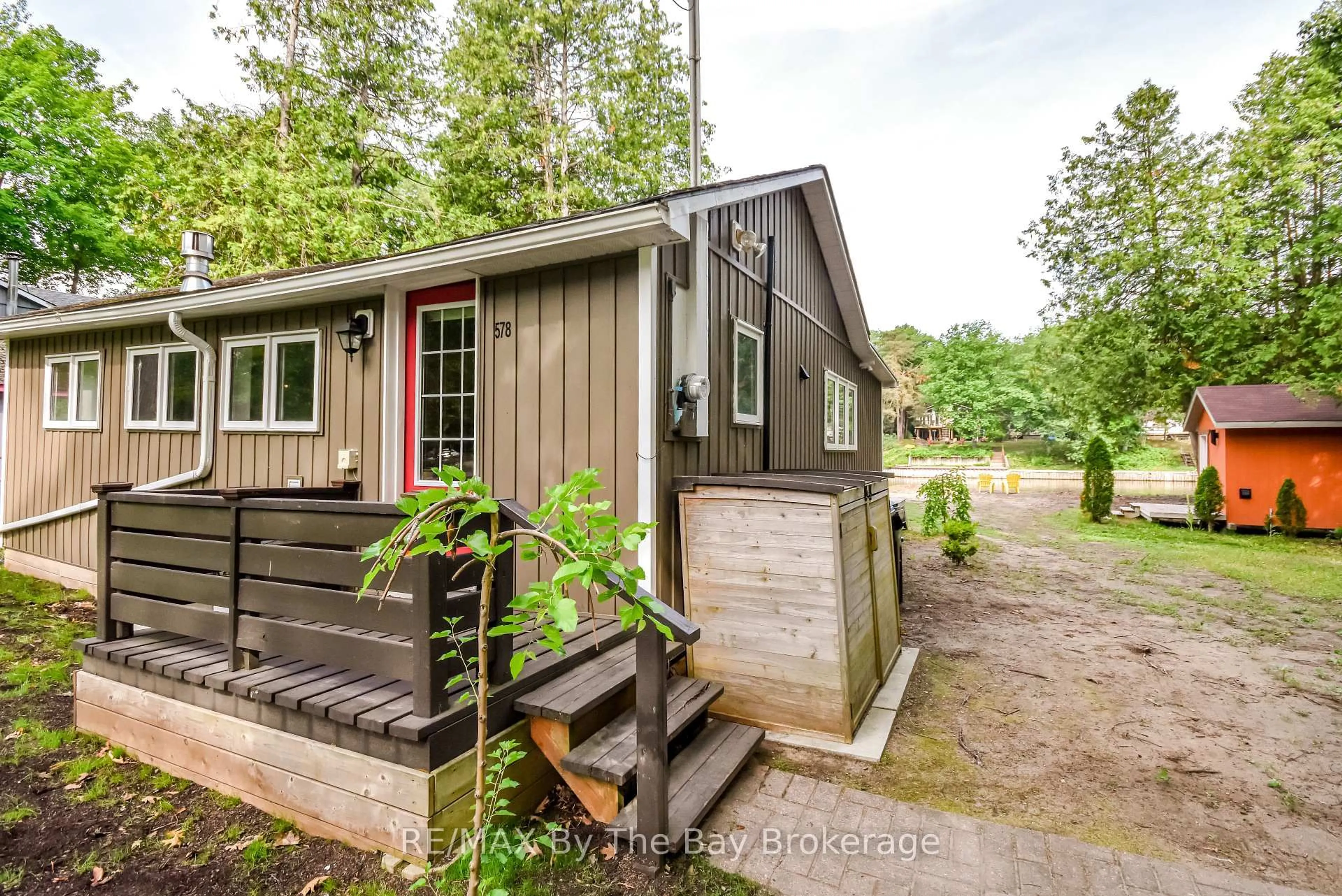 Shed for 578 Oxbow Park Dr, Wasaga Beach Ontario L9Z 2T8