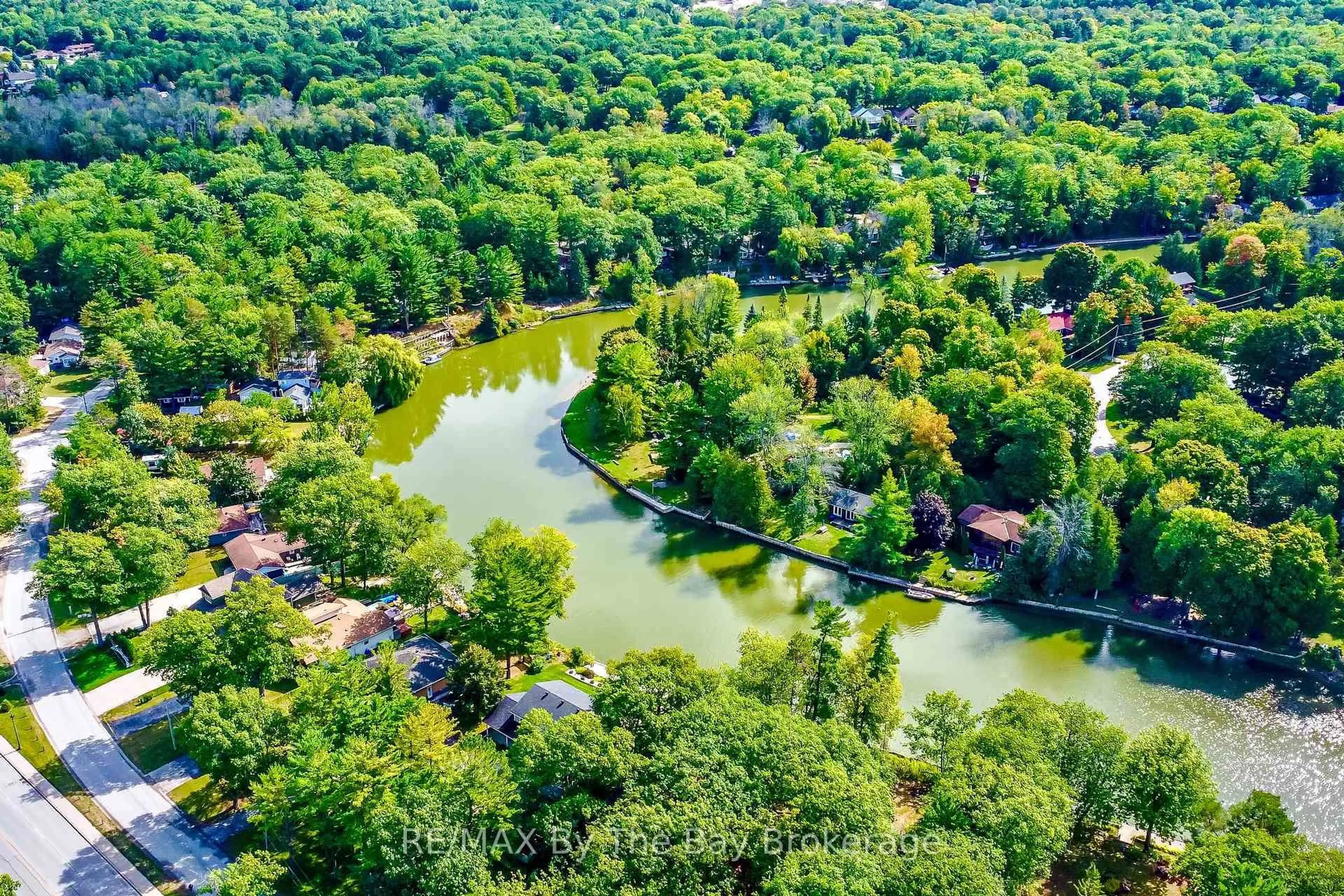 A pic from outside/outdoor area/front of a property/back of a property/a pic from drone, water/lake/river/ocean view for 578 Oxbow Park Dr, Wasaga Beach Ontario L9Z 2T8