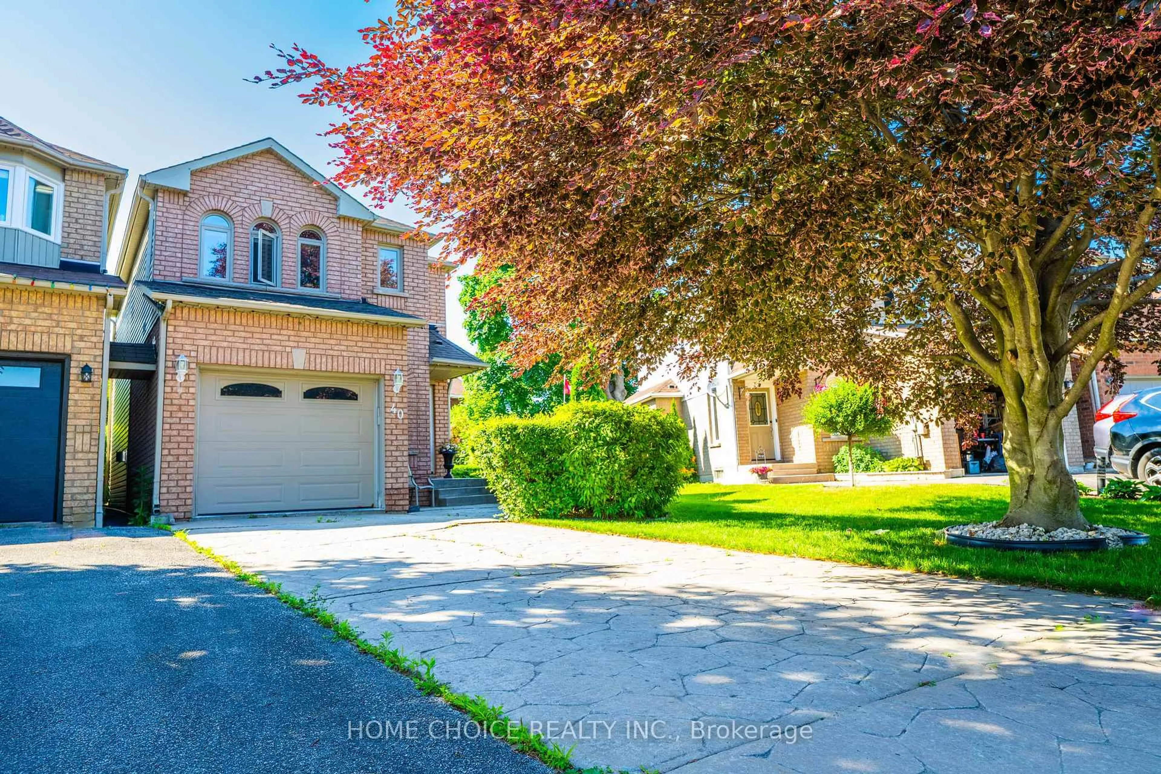 A pic from outside/outdoor area/front of a property/back of a property/a pic from drone, street for 40 Aikens Cres, Barrie Ontario L4N 8M6