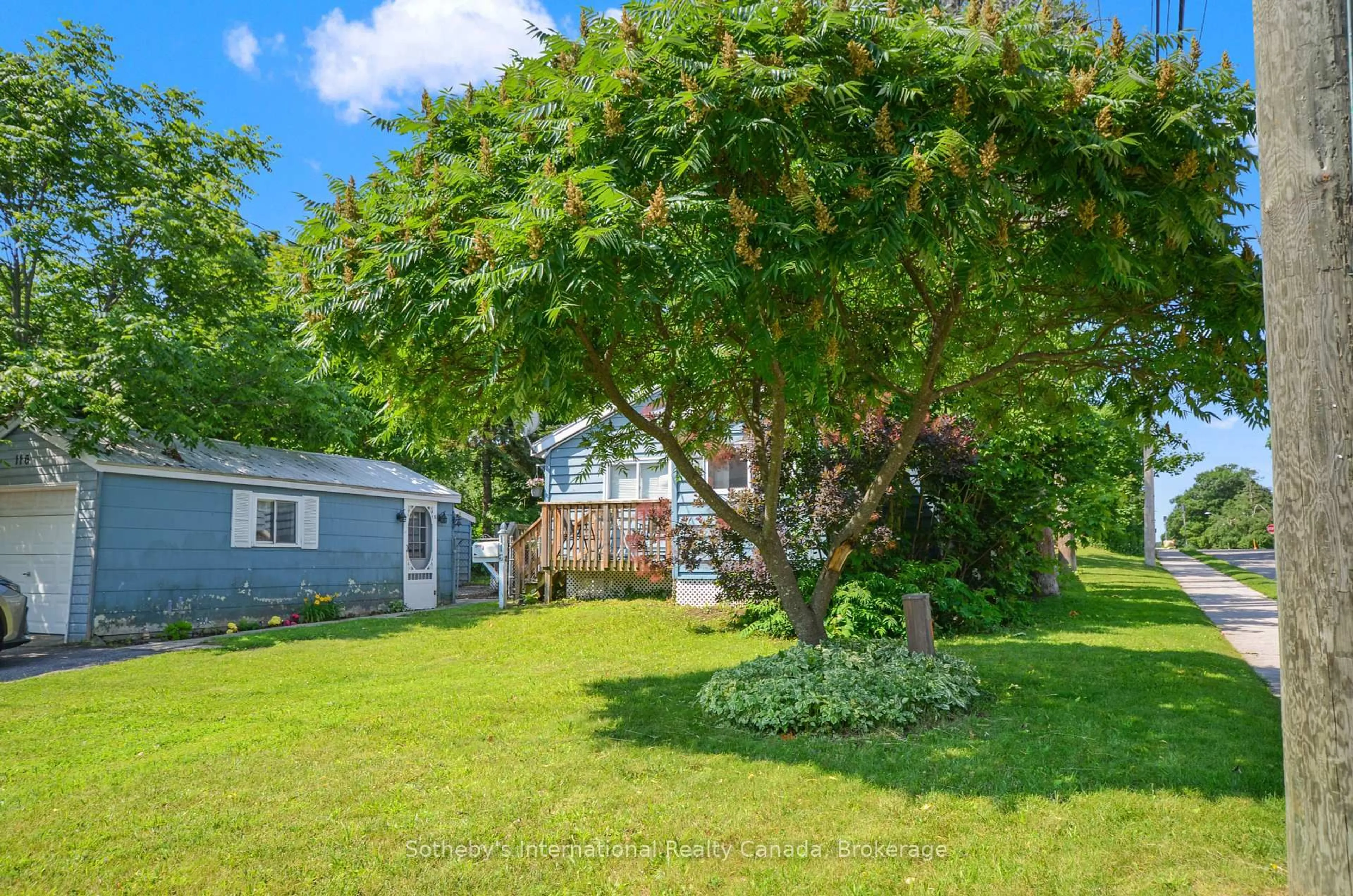 A pic from outside/outdoor area/front of a property/back of a property/a pic from drone, water/lake/river/ocean view for 116 Ninth St, Midland Ontario L4R 4B8