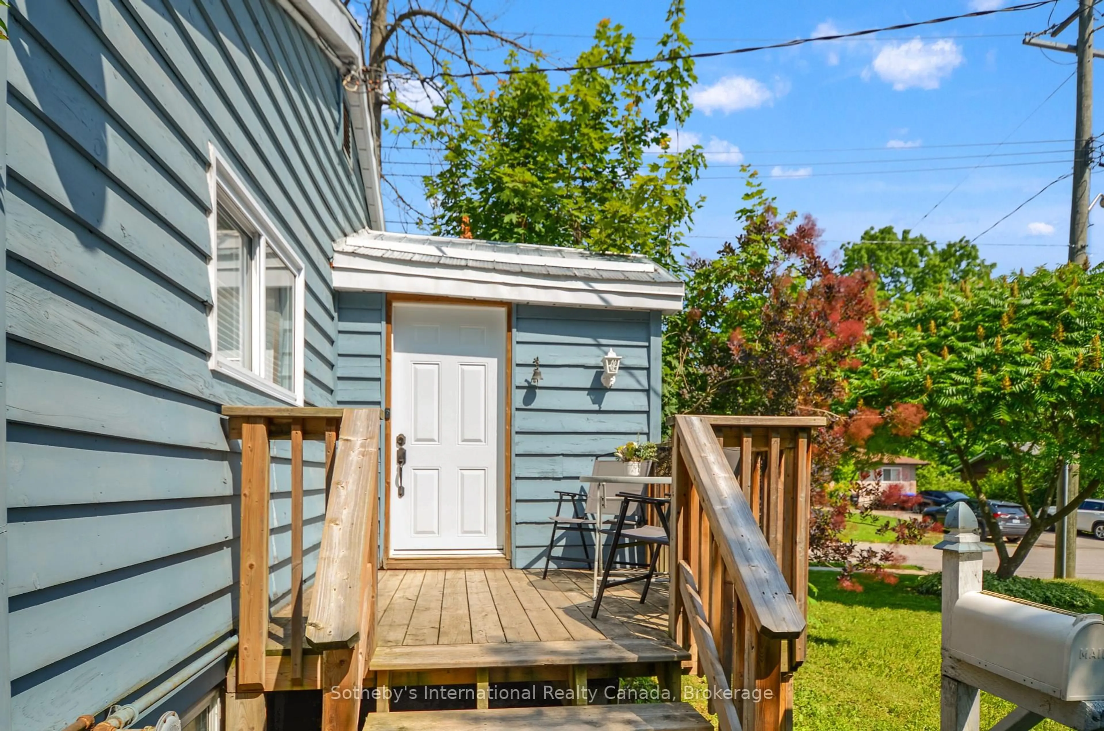 Patio, street for 116 Ninth St, Midland Ontario L4R 4B8