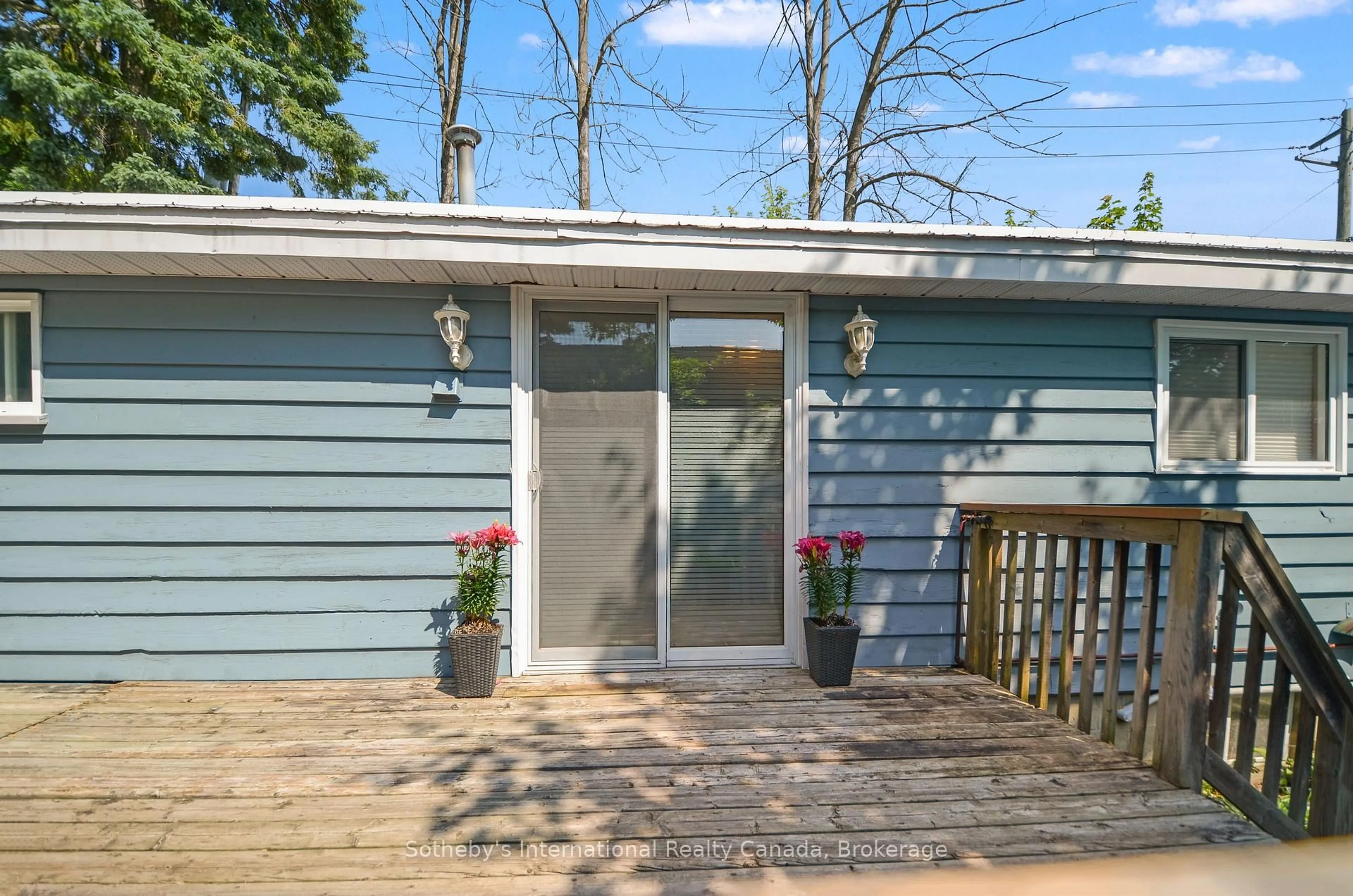 Patio, street for 116 Ninth St, Midland Ontario L4R 4B8