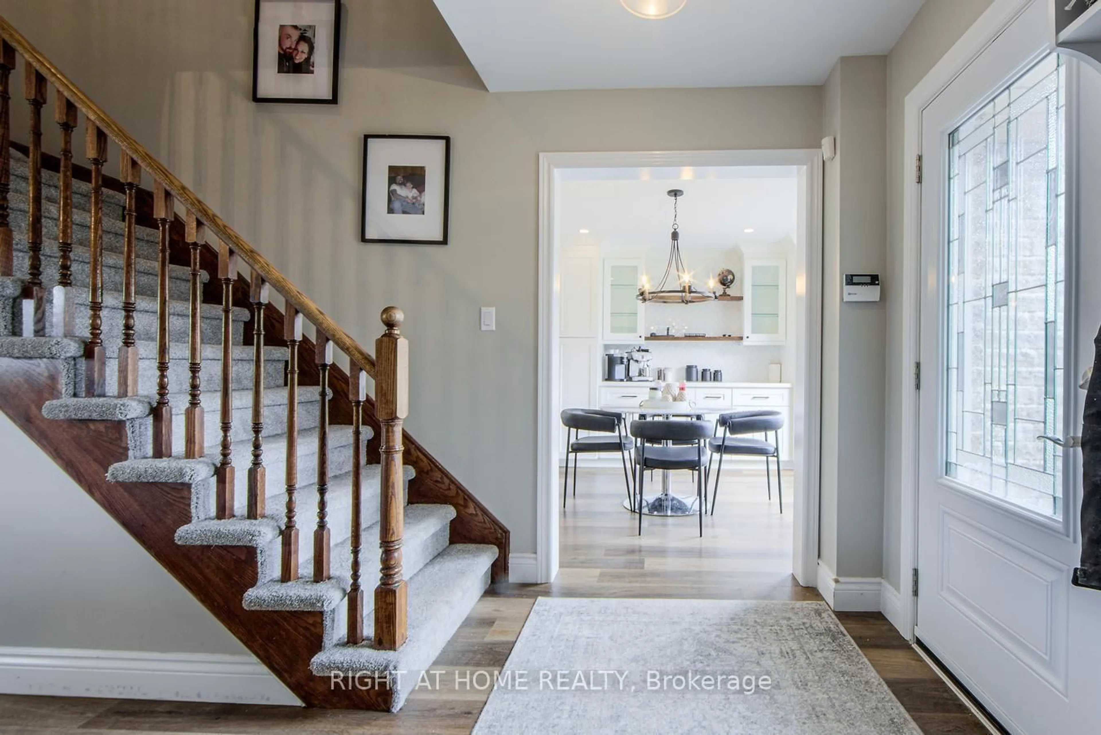 Indoor entryway for 34 Lang Dr, Barrie Ontario L4N 0W3