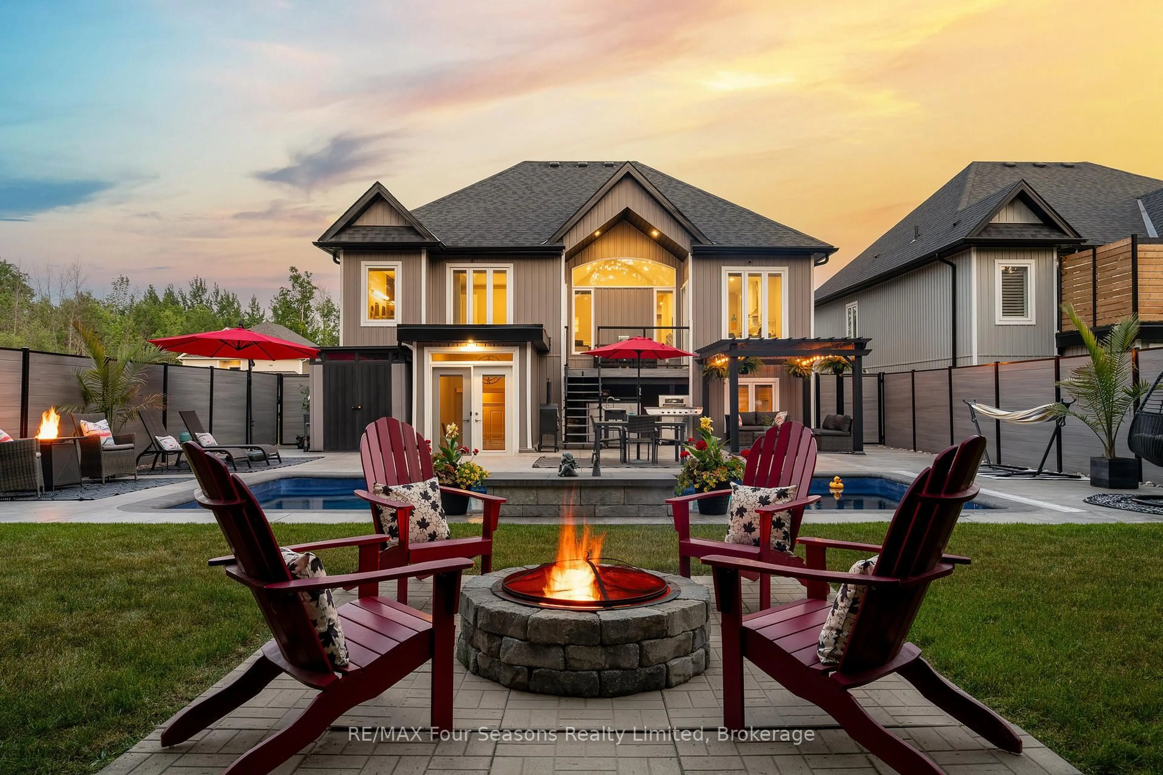 Patio, mountain view for 276 Robinson Rd, Wasaga Beach Ontario L9Z 3A3