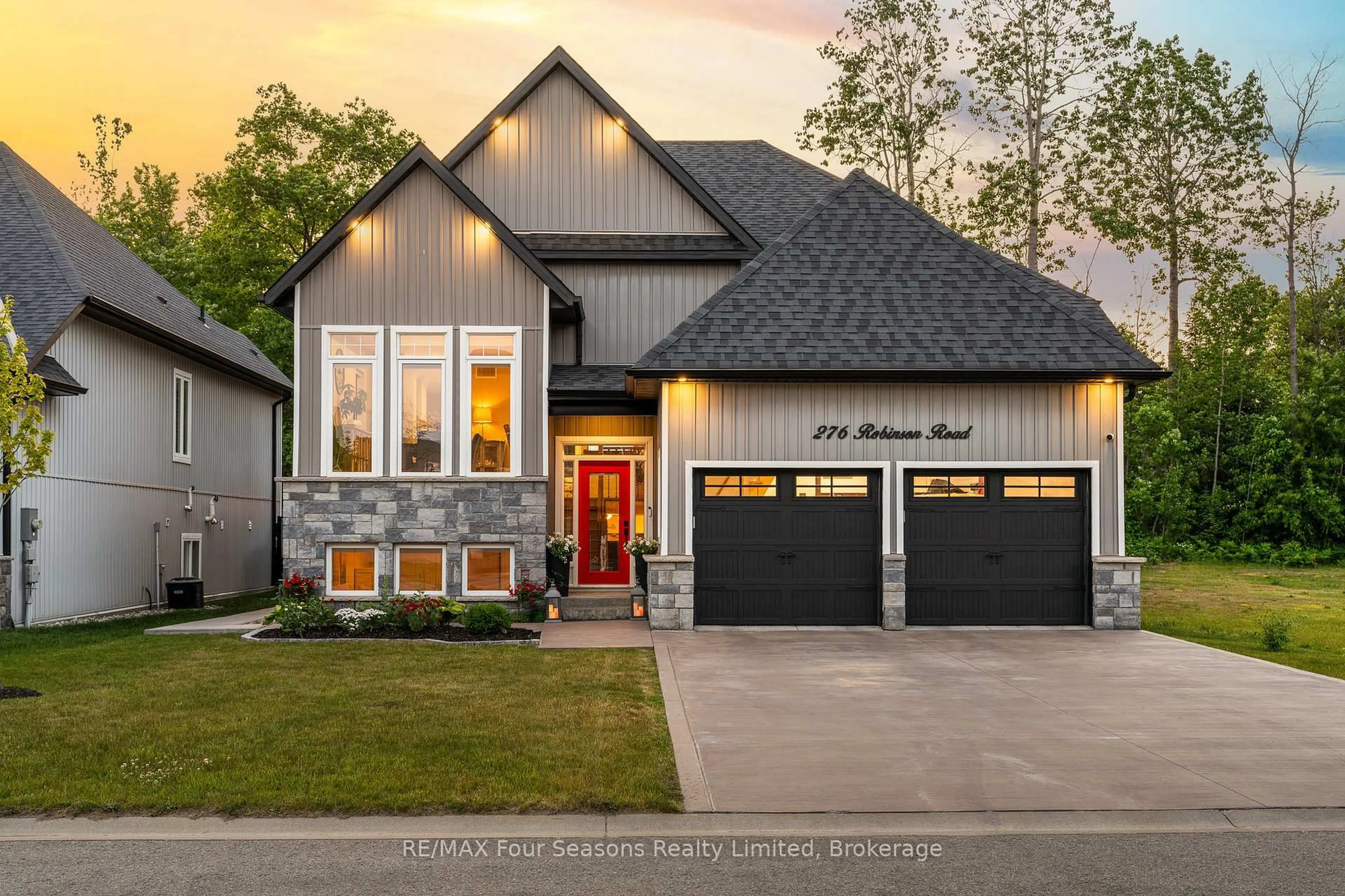 Home with brick exterior material, street for 276 Robinson Rd, Wasaga Beach Ontario L9Z 3A3