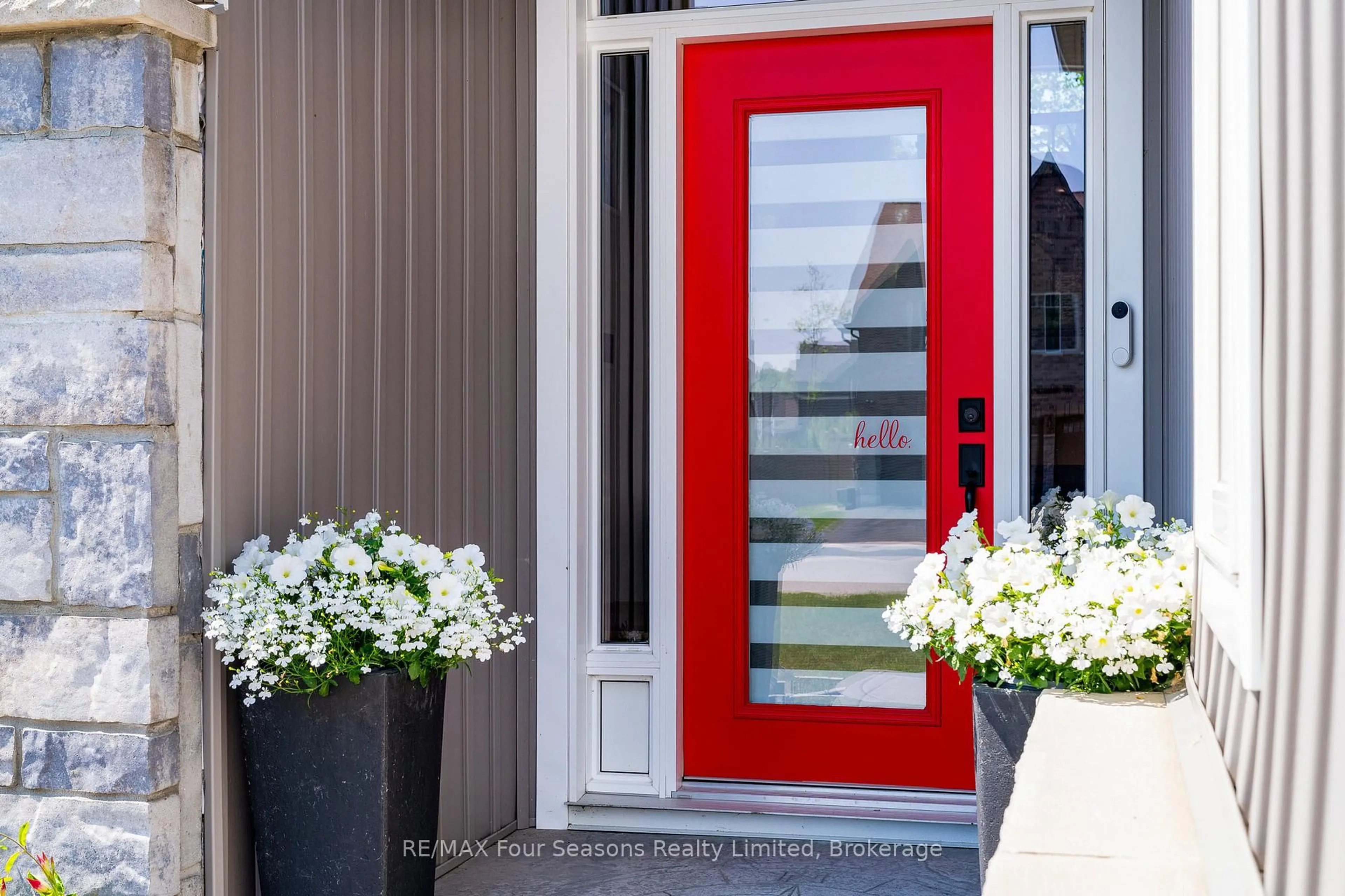 Indoor entryway for 276 Robinson Rd, Wasaga Beach Ontario L9Z 3A3