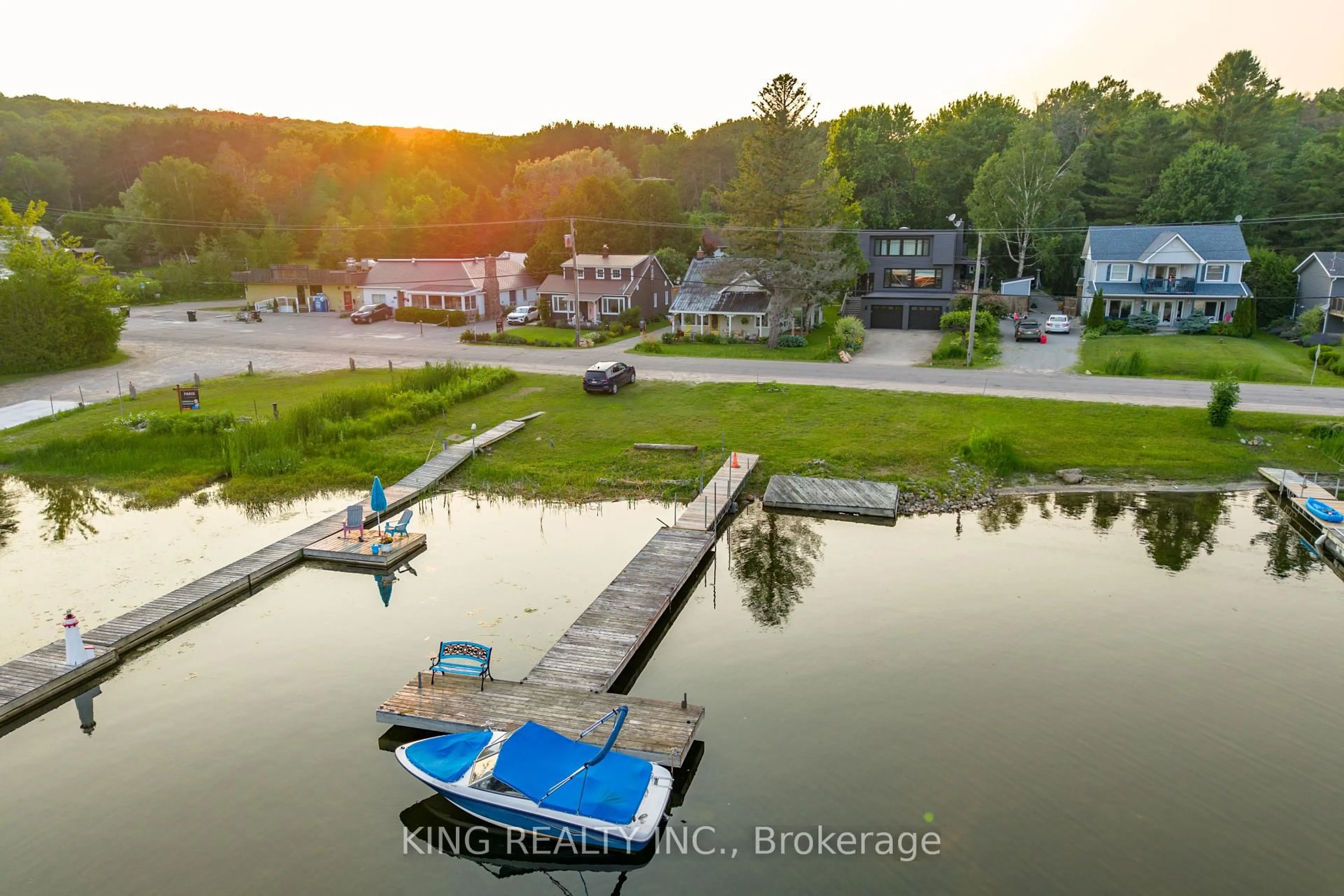 A pic from outside/outdoor area/front of a property/back of a property/a pic from drone, water/lake/river/ocean view for 602 CHAMPLAIN Rd, Tiny Ontario L9M 0C2