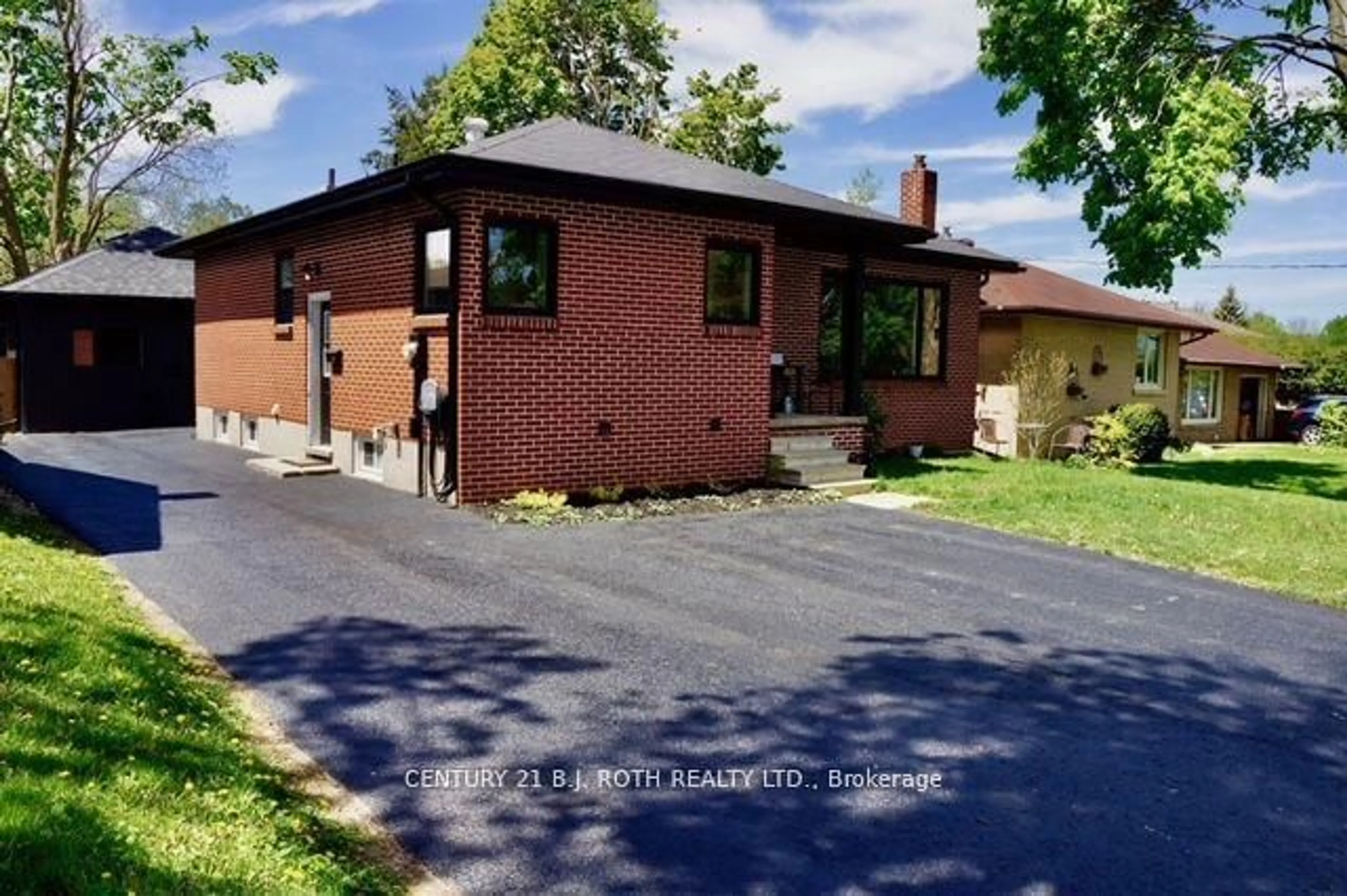 Home with brick exterior material, street for 108 Nelson St, Barrie Ontario L4M 4K7