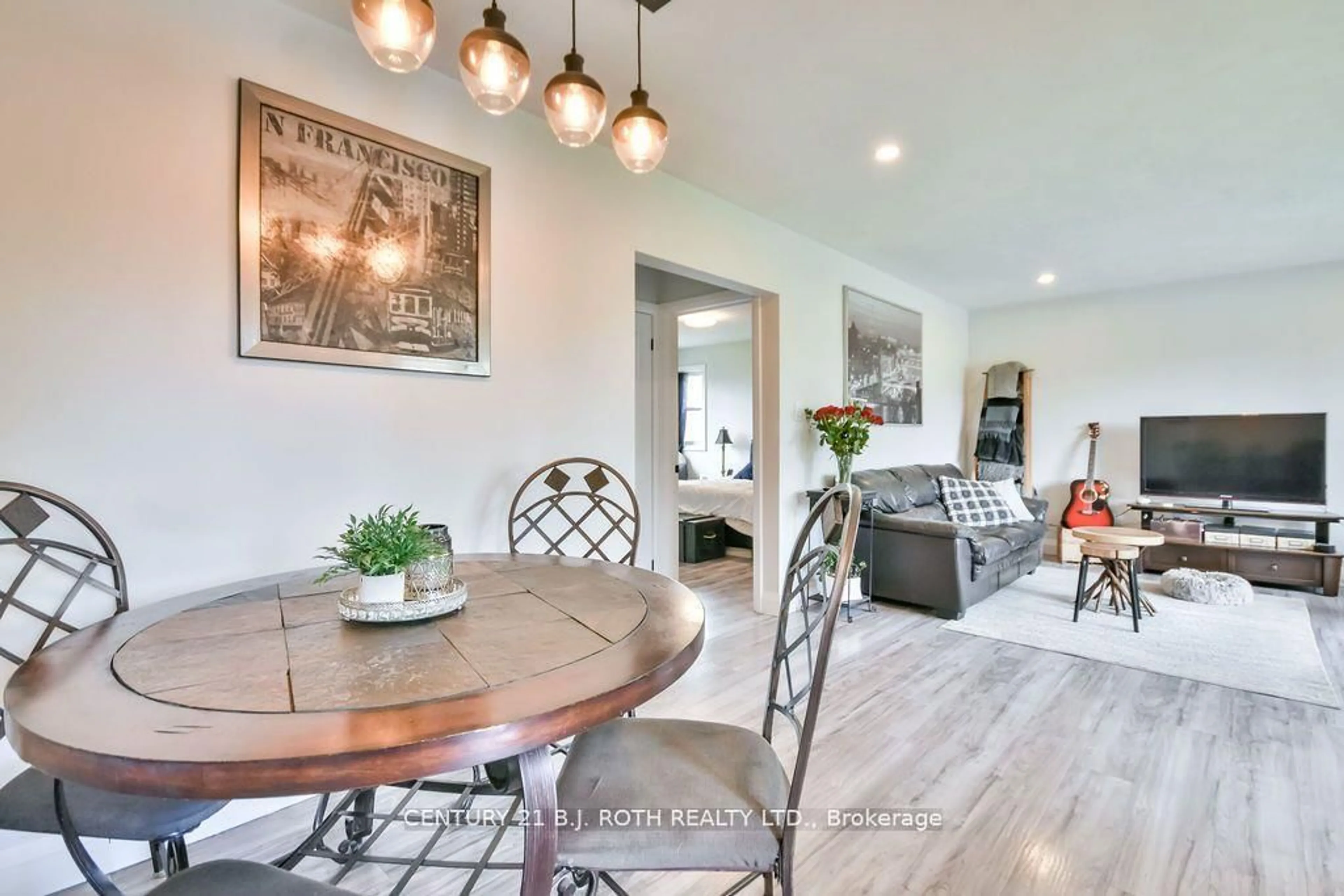 Open concept kitchen, unknown for 108 Nelson St, Barrie Ontario L4M 4K7