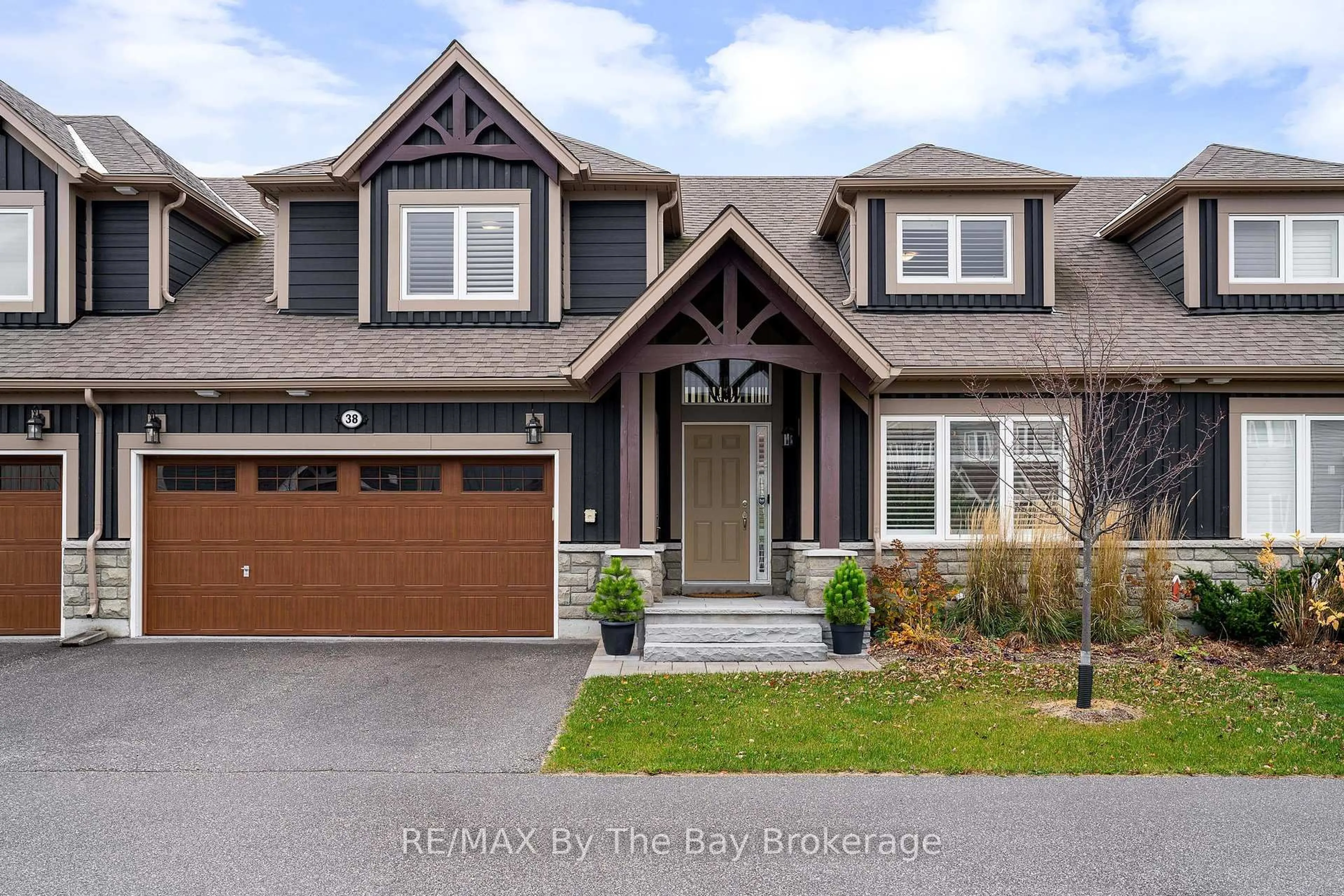 Home with brick exterior material, street for 38 CARPENTER St, Collingwood Ontario L9Y 0Z5