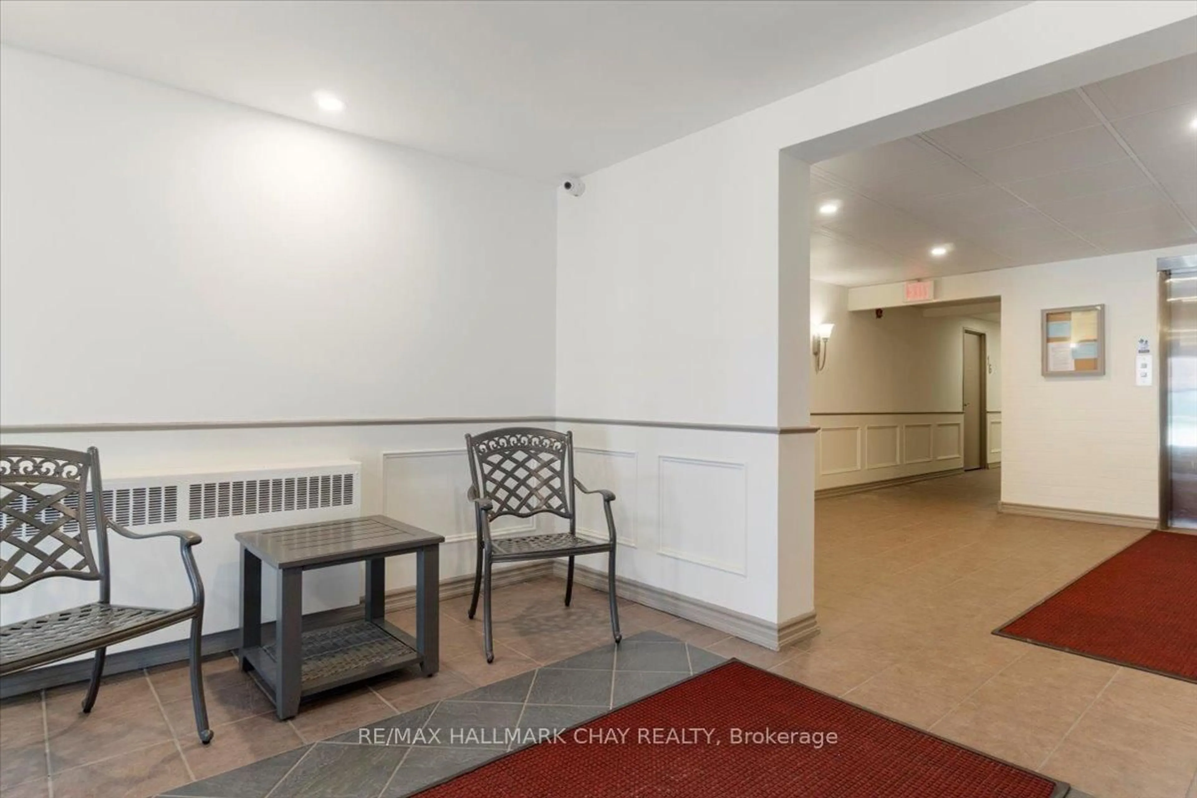 Indoor foyer for 2 Albert St #43, Barrie Ontario L4M 3S4