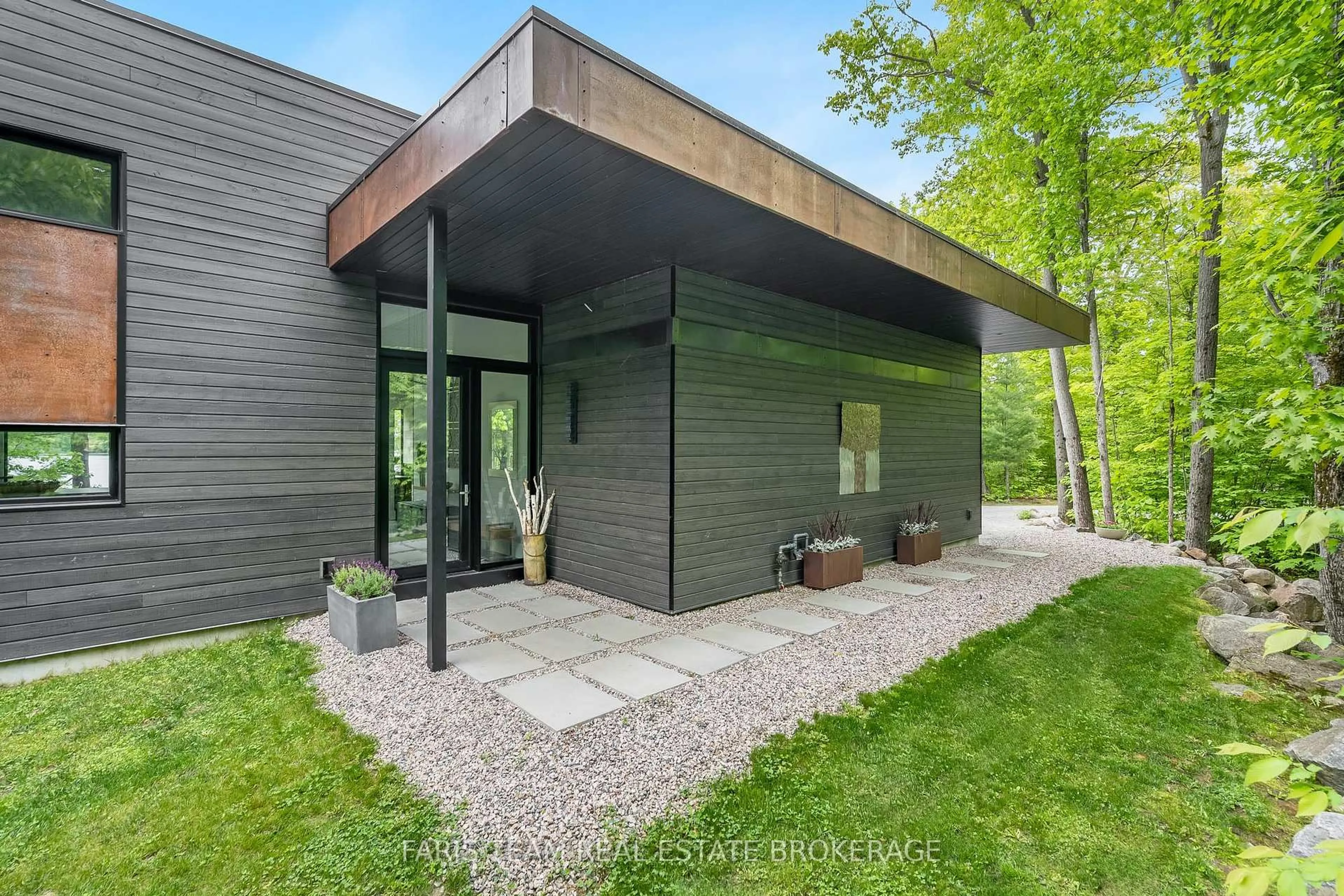 Home with brick exterior material, unknown for 3870 Darling Island Rd, Severn Ontario L0K 1S0