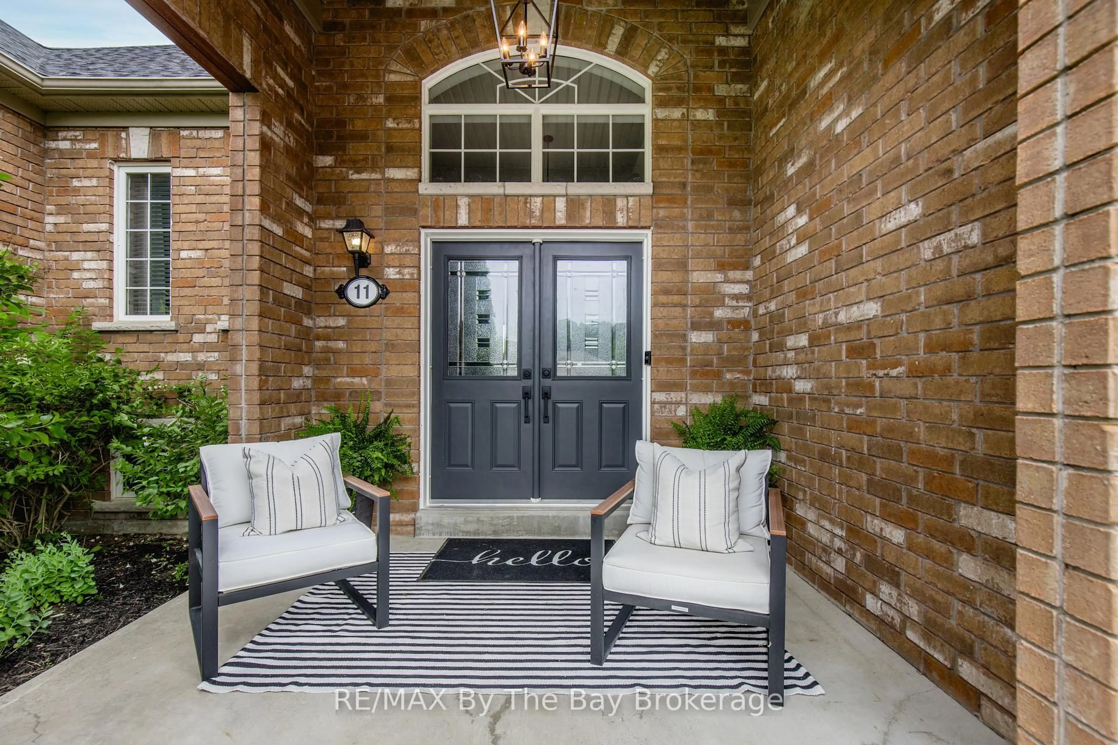 Indoor entryway for 11 Basswood Dr, Wasaga Beach Ontario L9Z 0A9