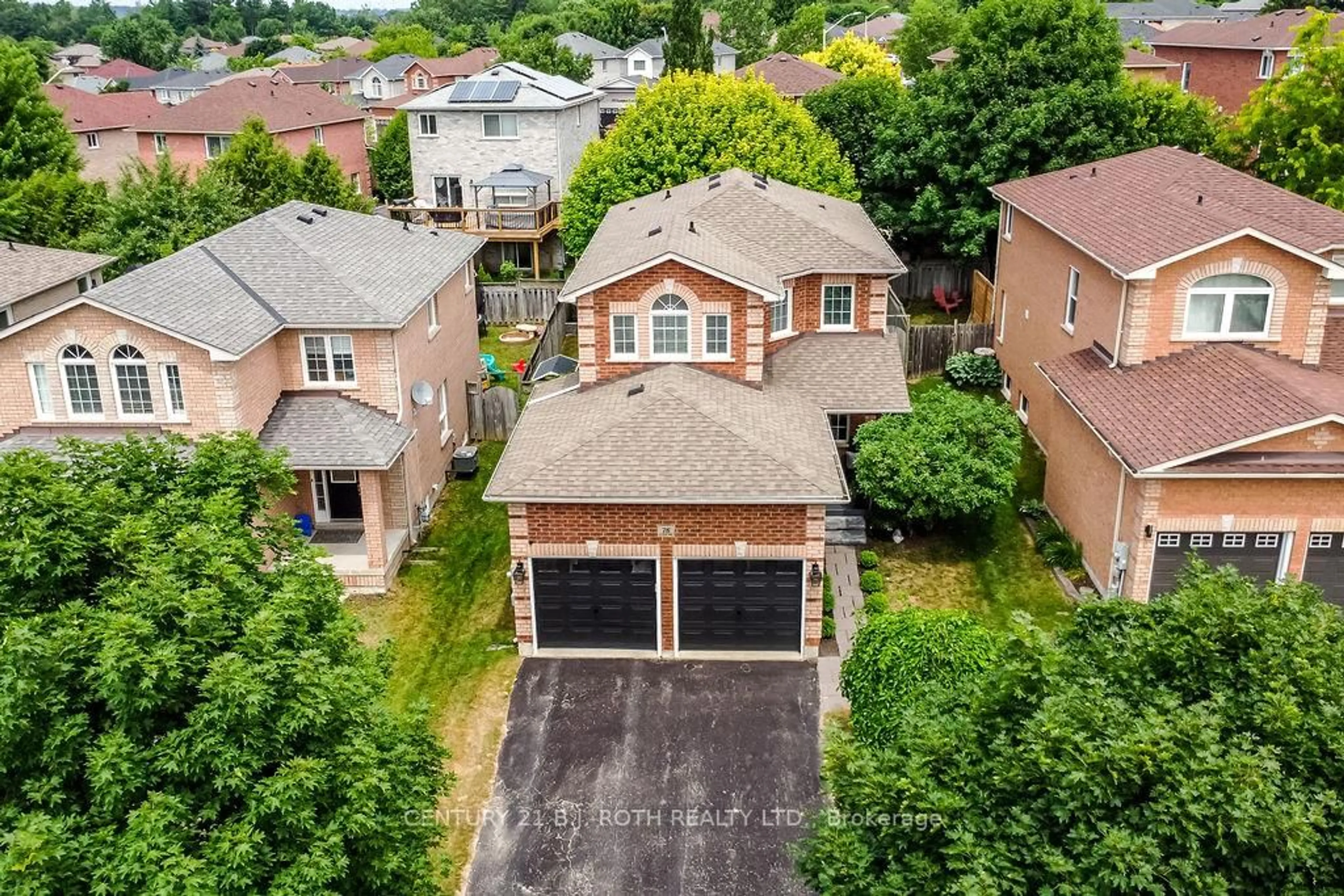 A pic from outside/outdoor area/front of a property/back of a property/a pic from drone, street for 78 Gore Dr, Barrie Ontario L4N 5R5