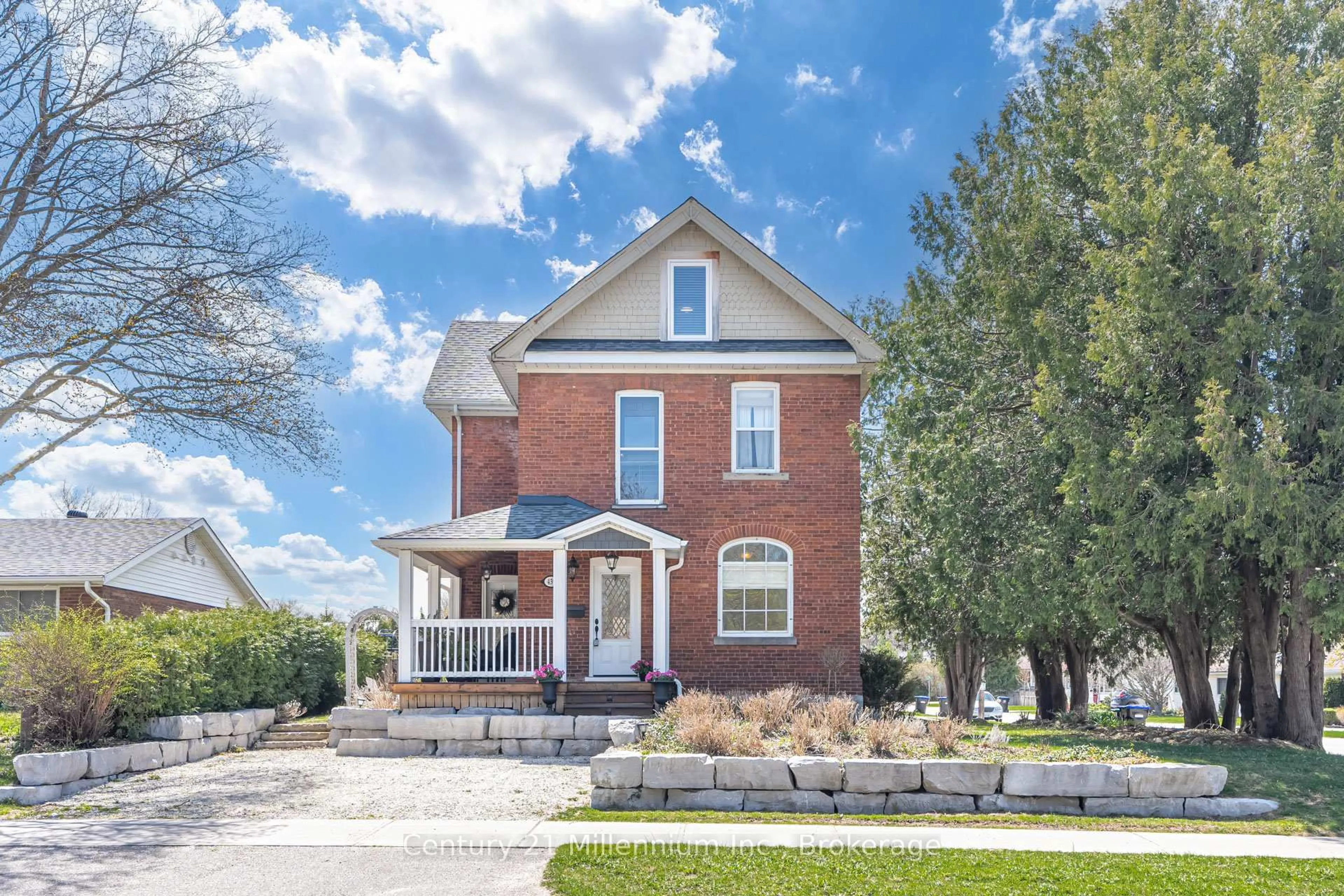 Home with brick exterior material, street for 439 Birch St, Collingwood Ontario L9Y 2W4