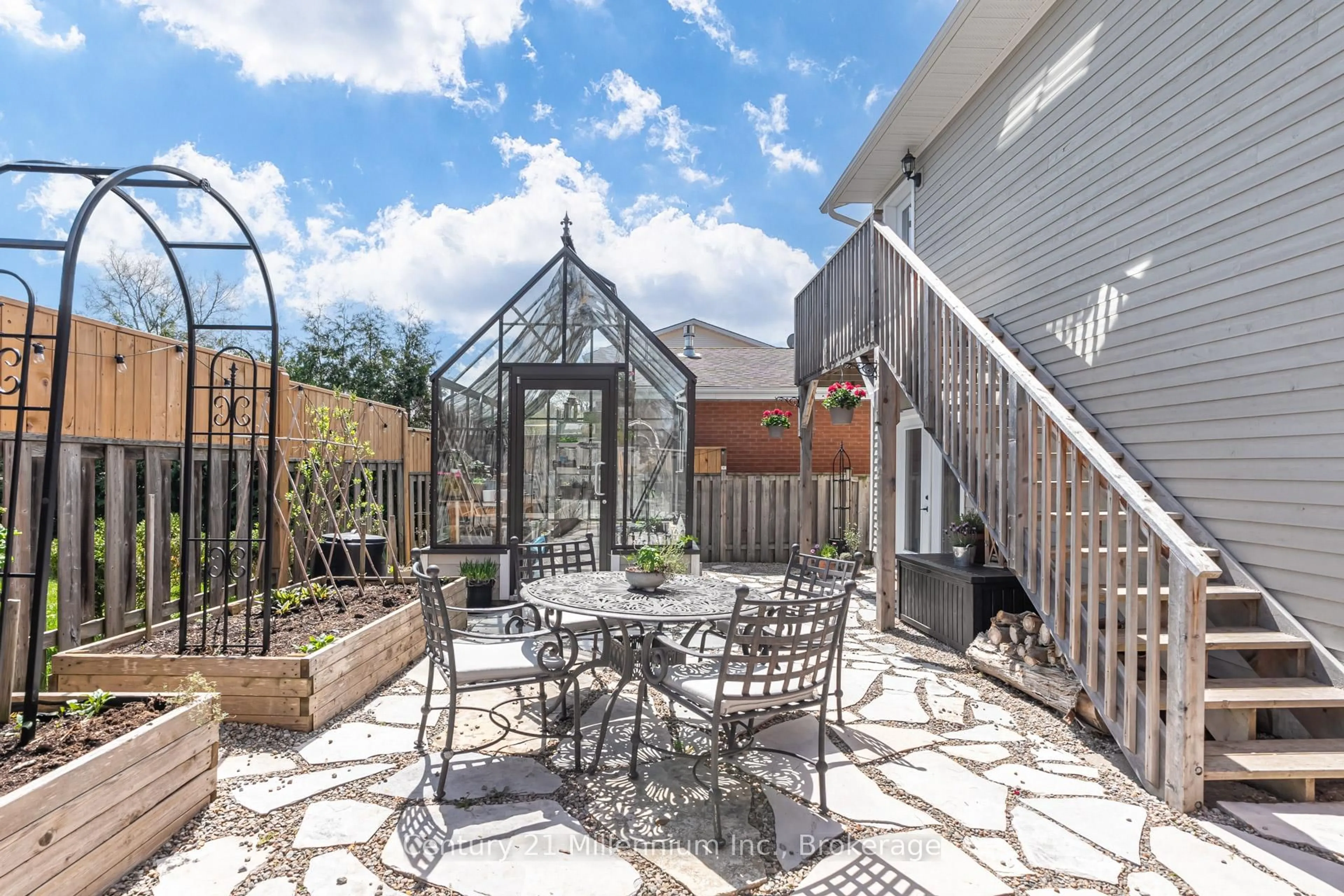 Patio, street for 439 Birch St, Collingwood Ontario L9Y 2W4