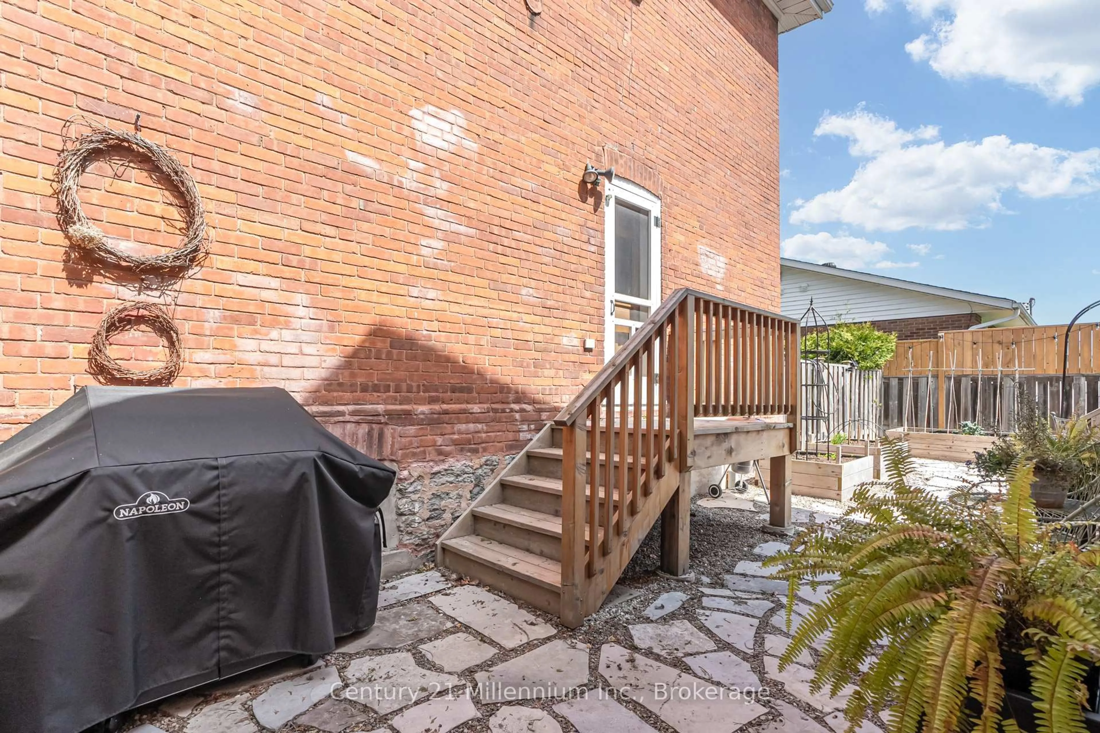 Patio, street for 439 Birch St, Collingwood Ontario L9Y 2W4