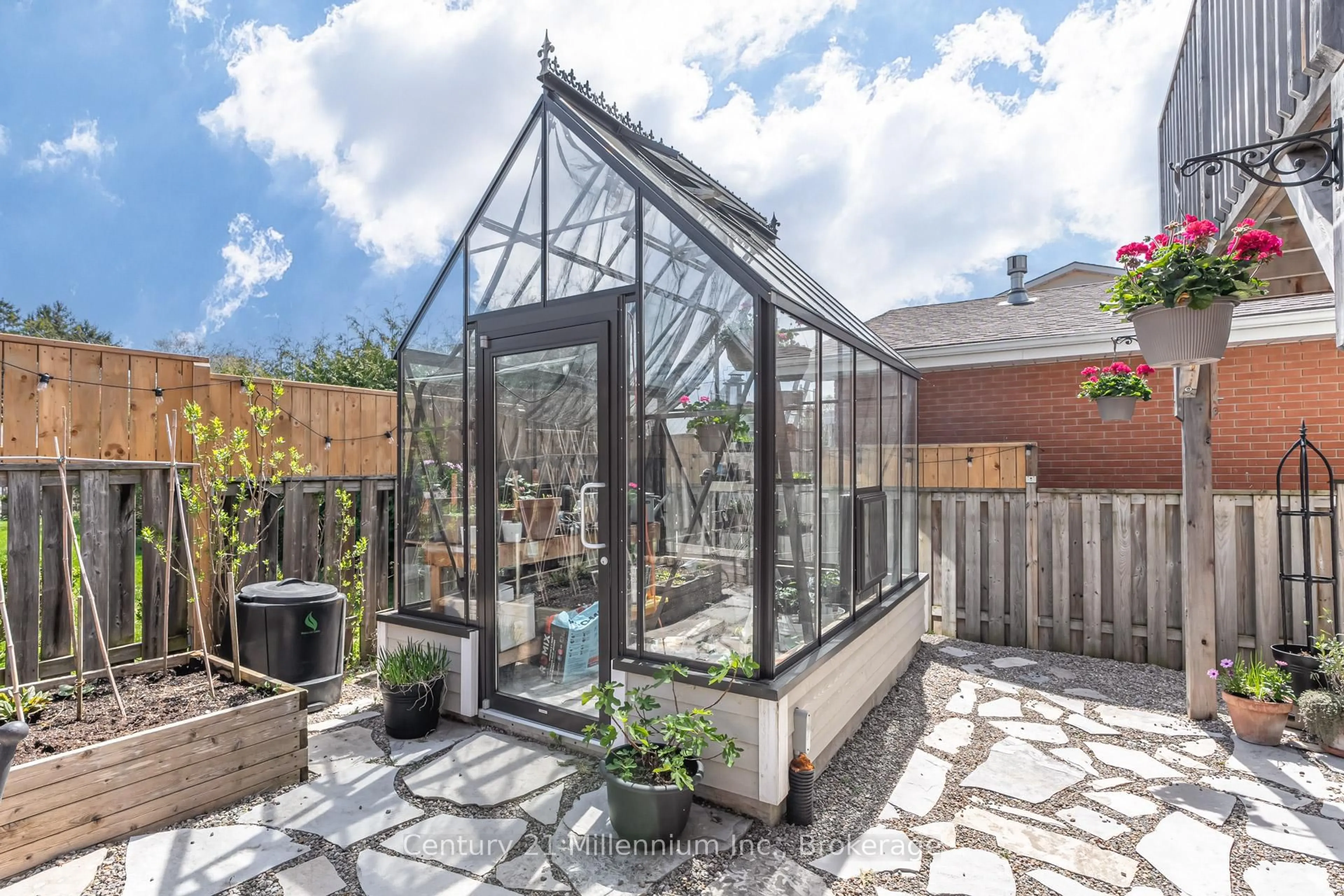 Patio, street for 439 Birch St, Collingwood Ontario L9Y 2W4