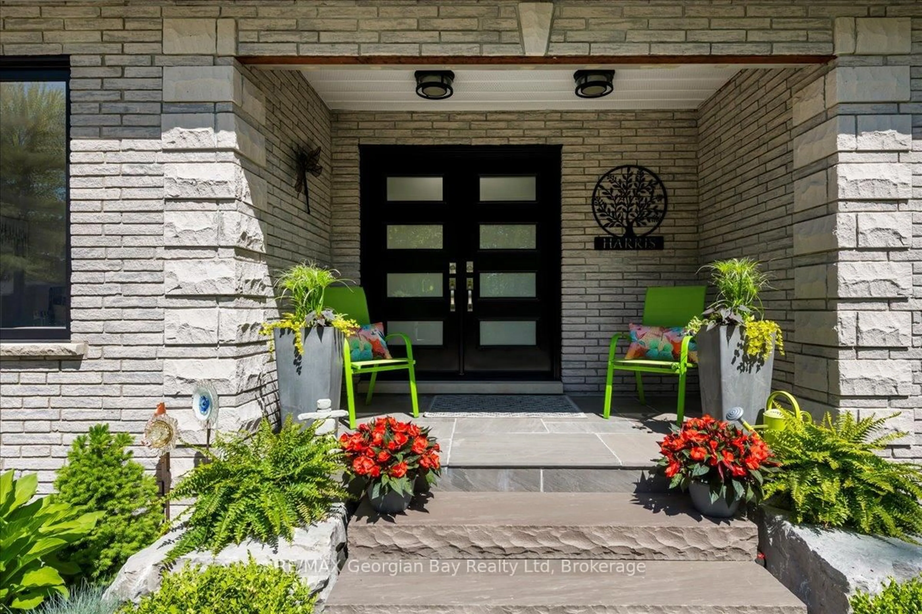 Indoor entryway for 36 ALBION Lane, Tiny Ontario L9M 0J2