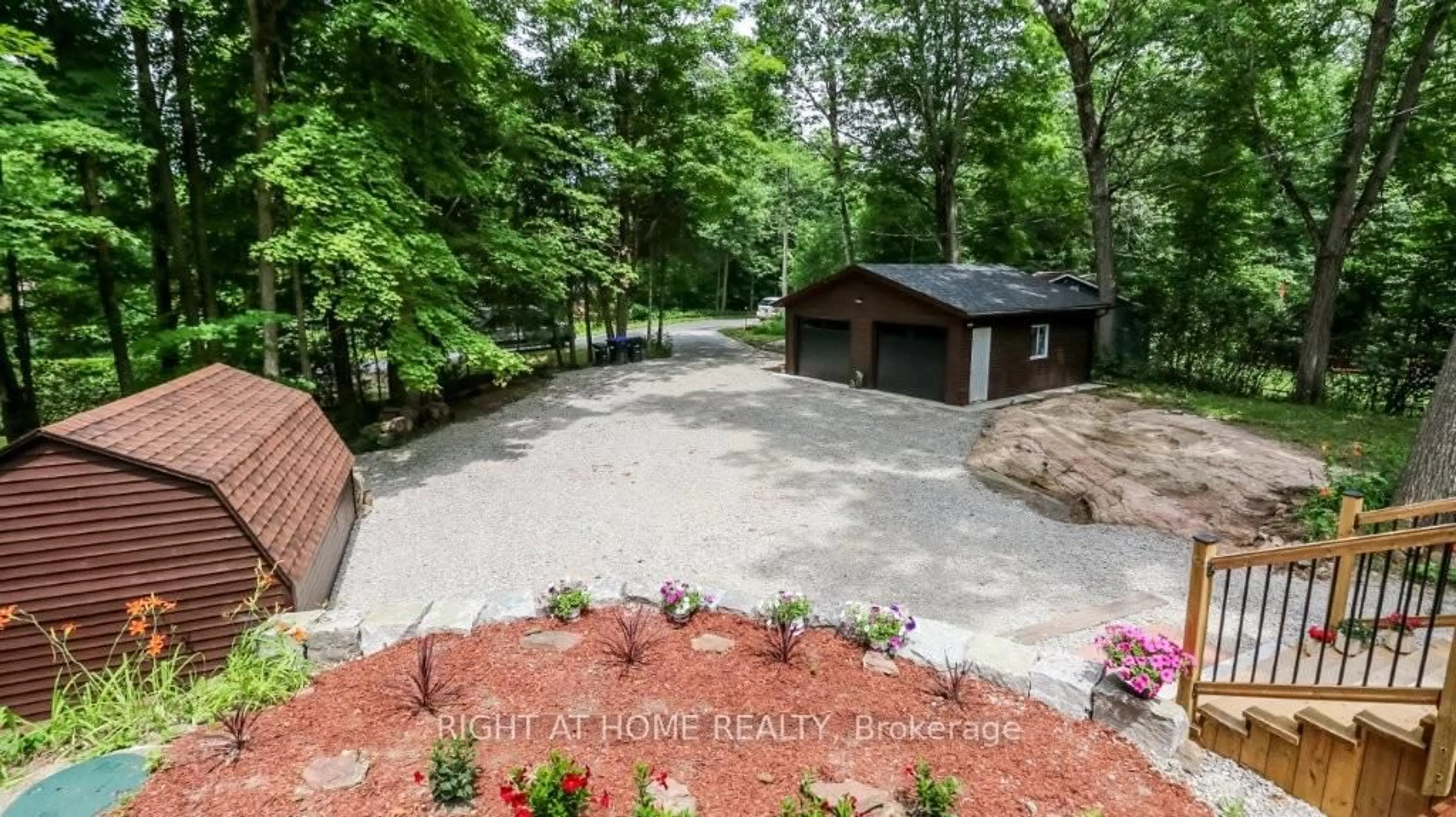 A pic from outside/outdoor area/front of a property/back of a property/a pic from drone, unknown for 7459 Island Cres, Ramara Ontario L0K 2B0